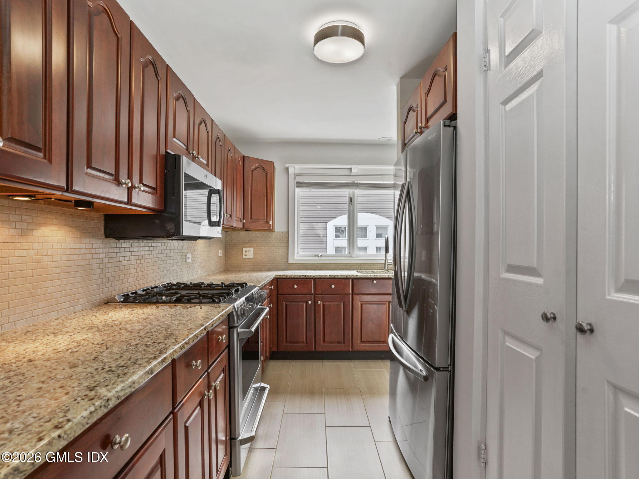 453 E Putnam Avenue APT 4H