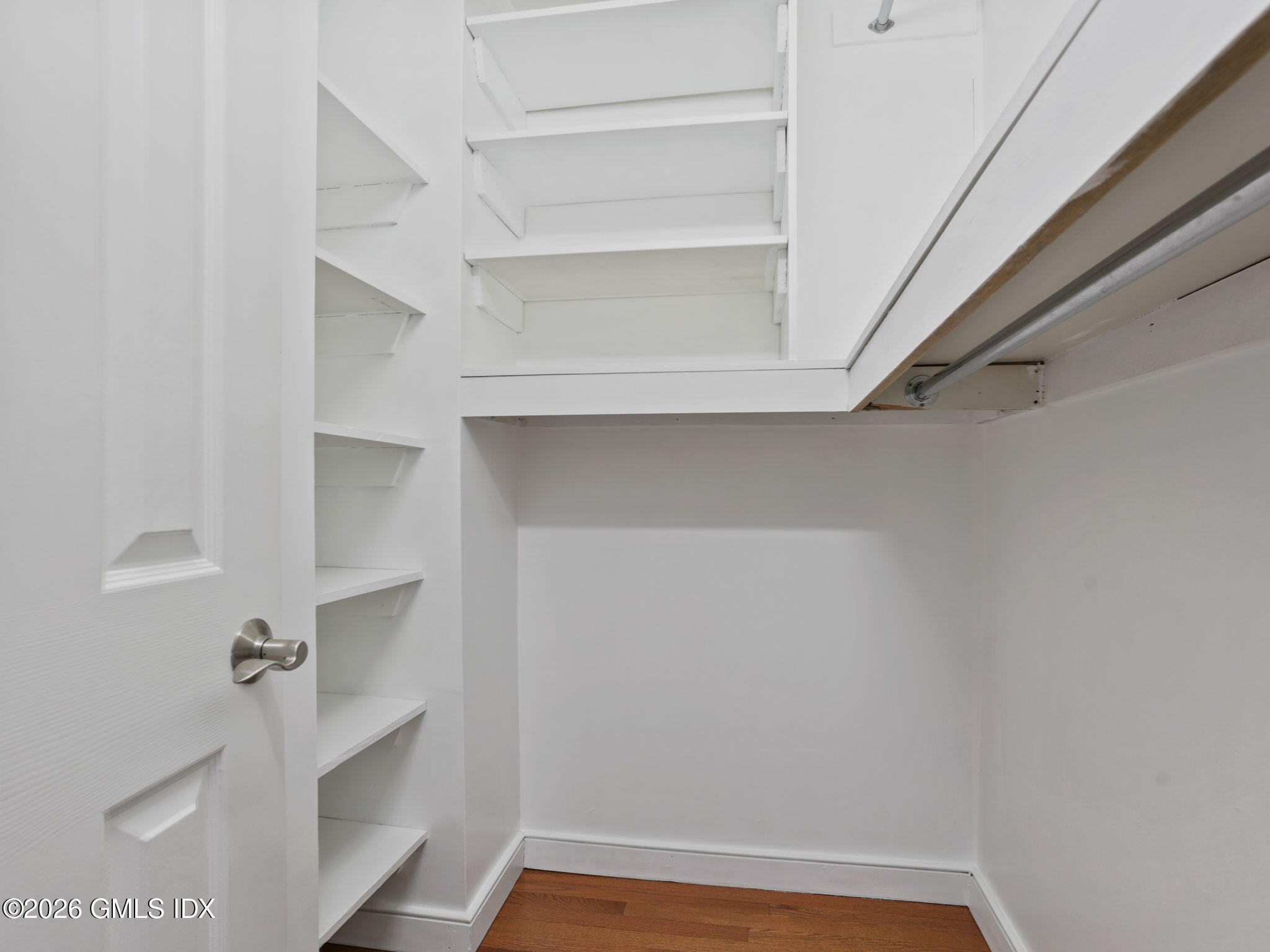453 E Putnam Avenue APT 4H