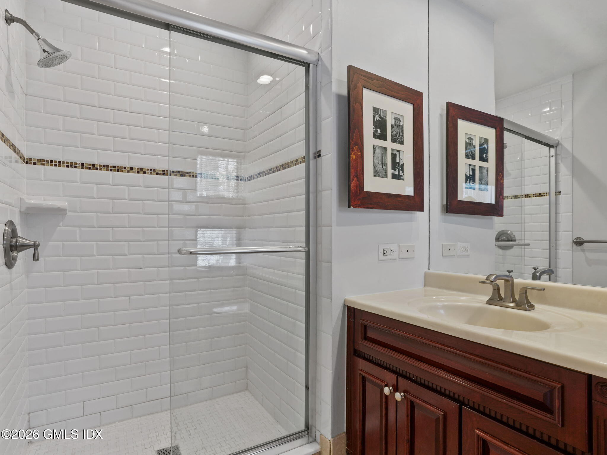 453 E Putnam Avenue APT 4H