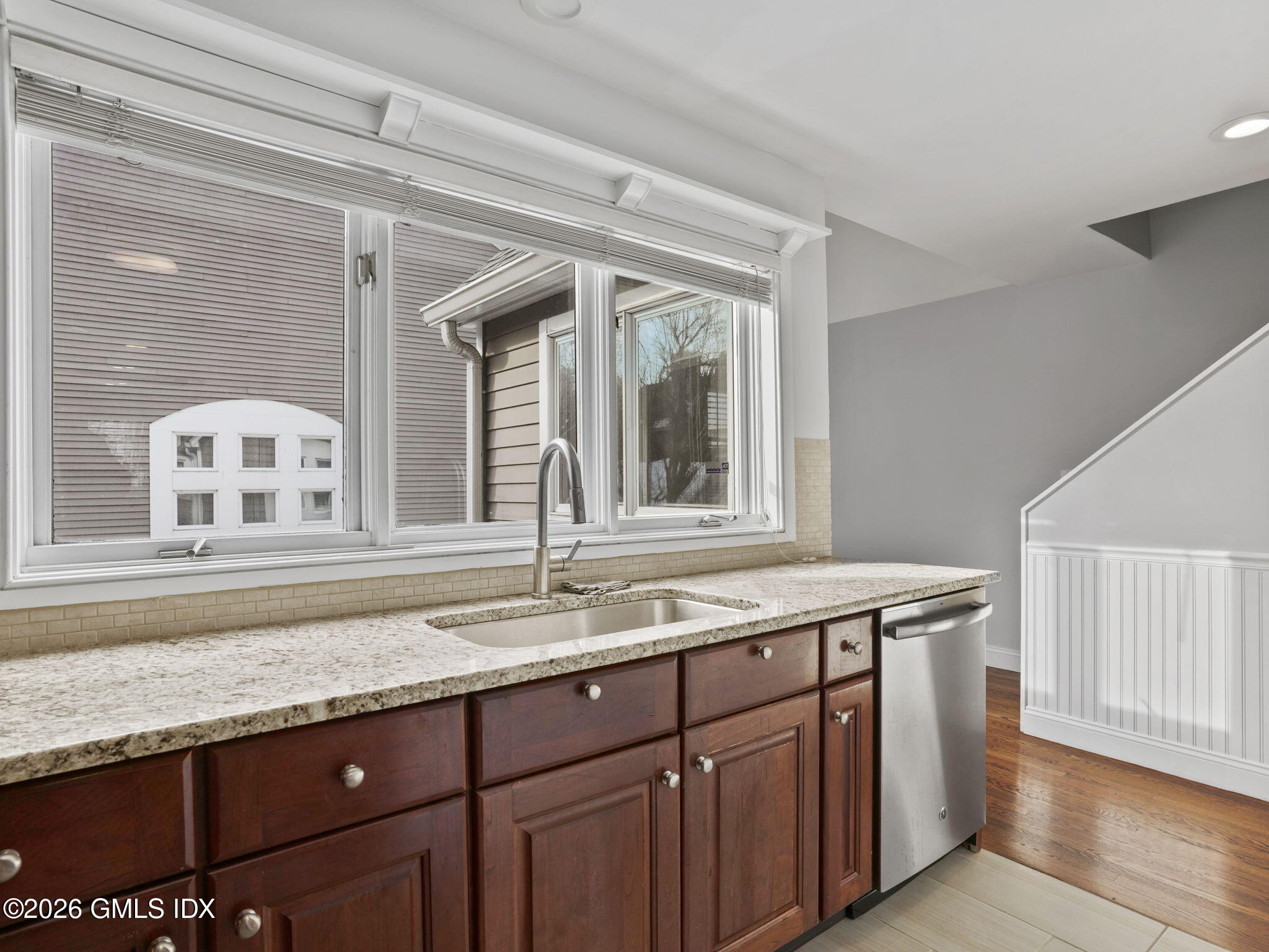 453 E Putnam Avenue APT 4H