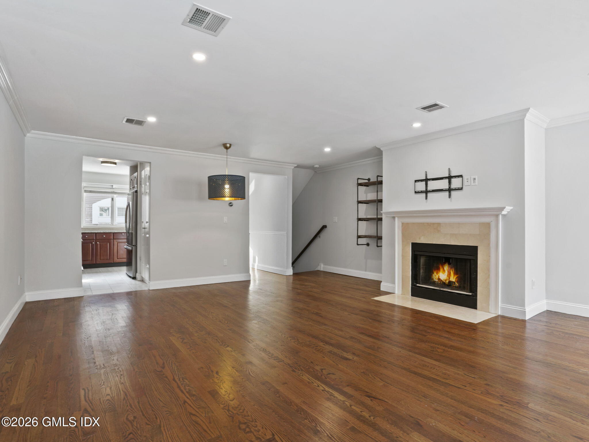 453 E Putnam Avenue APT 4H