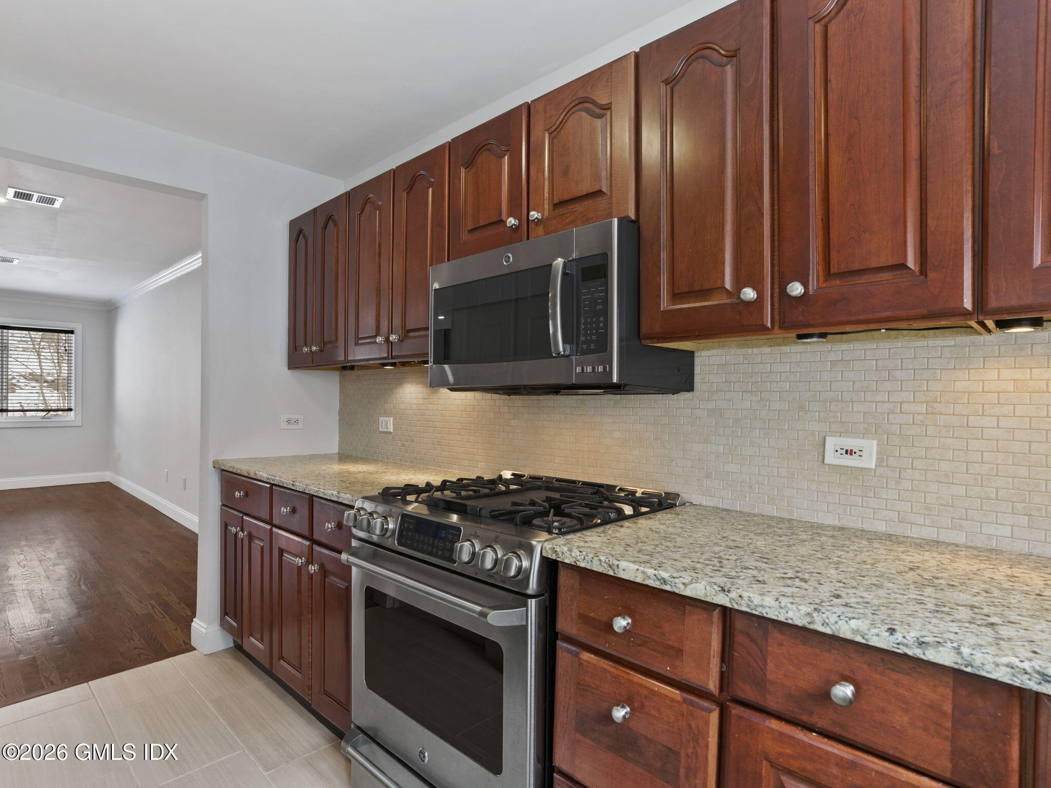 453 E Putnam Avenue APT 4H