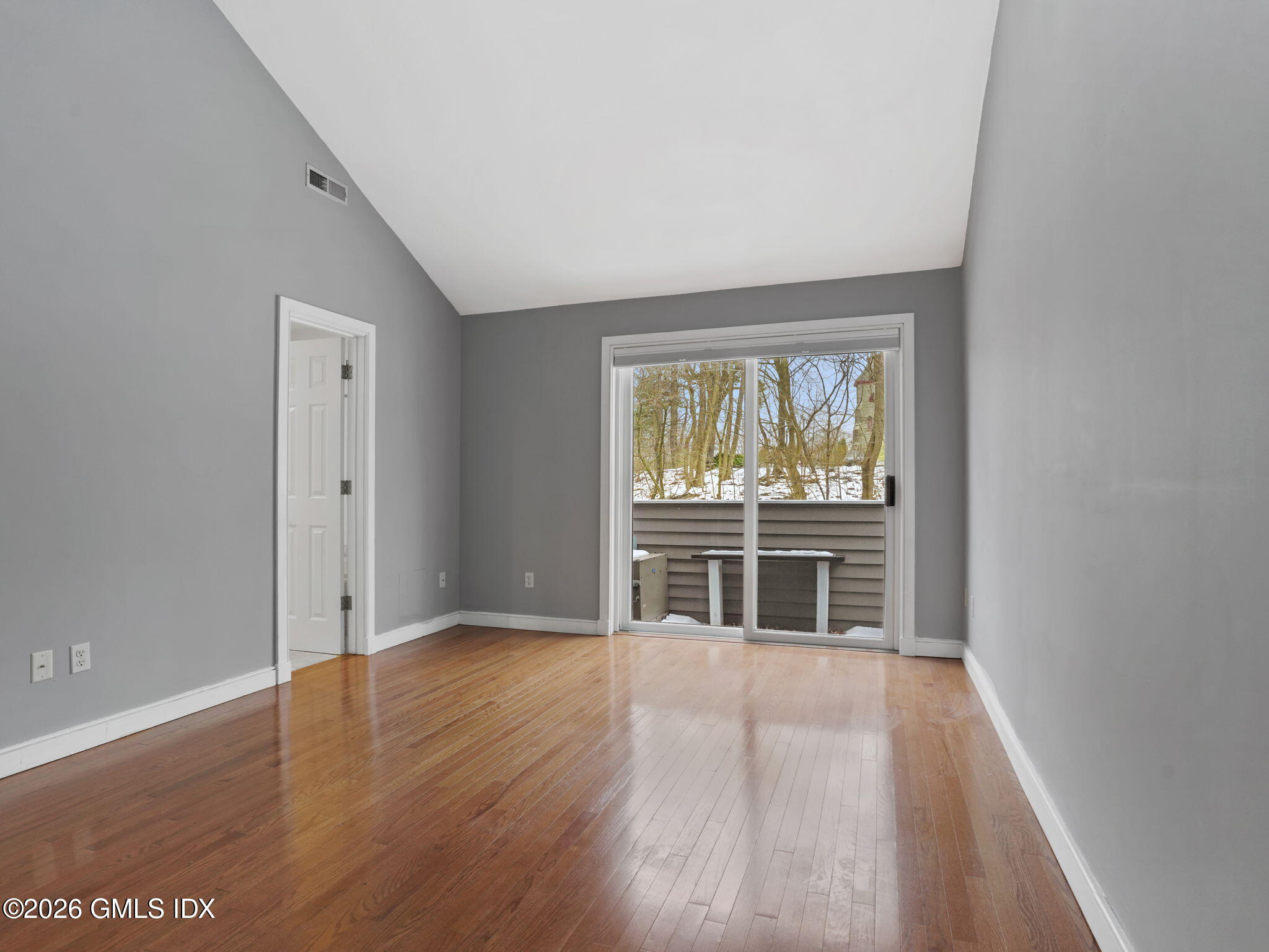 453 E Putnam Avenue APT 4H