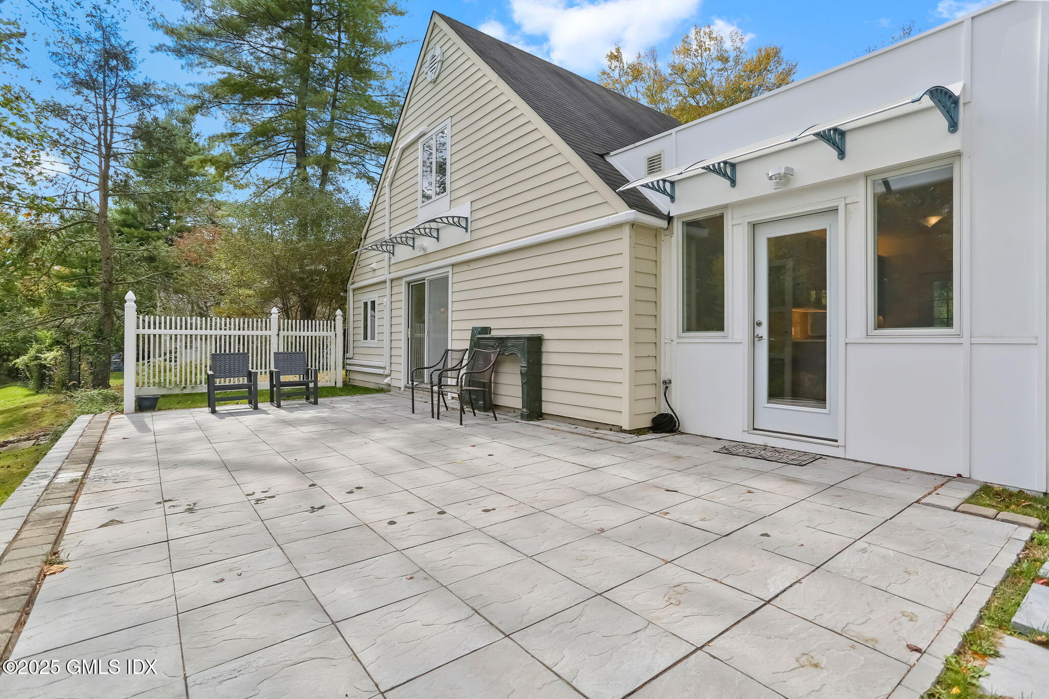 527 Stanwich Road Cottage