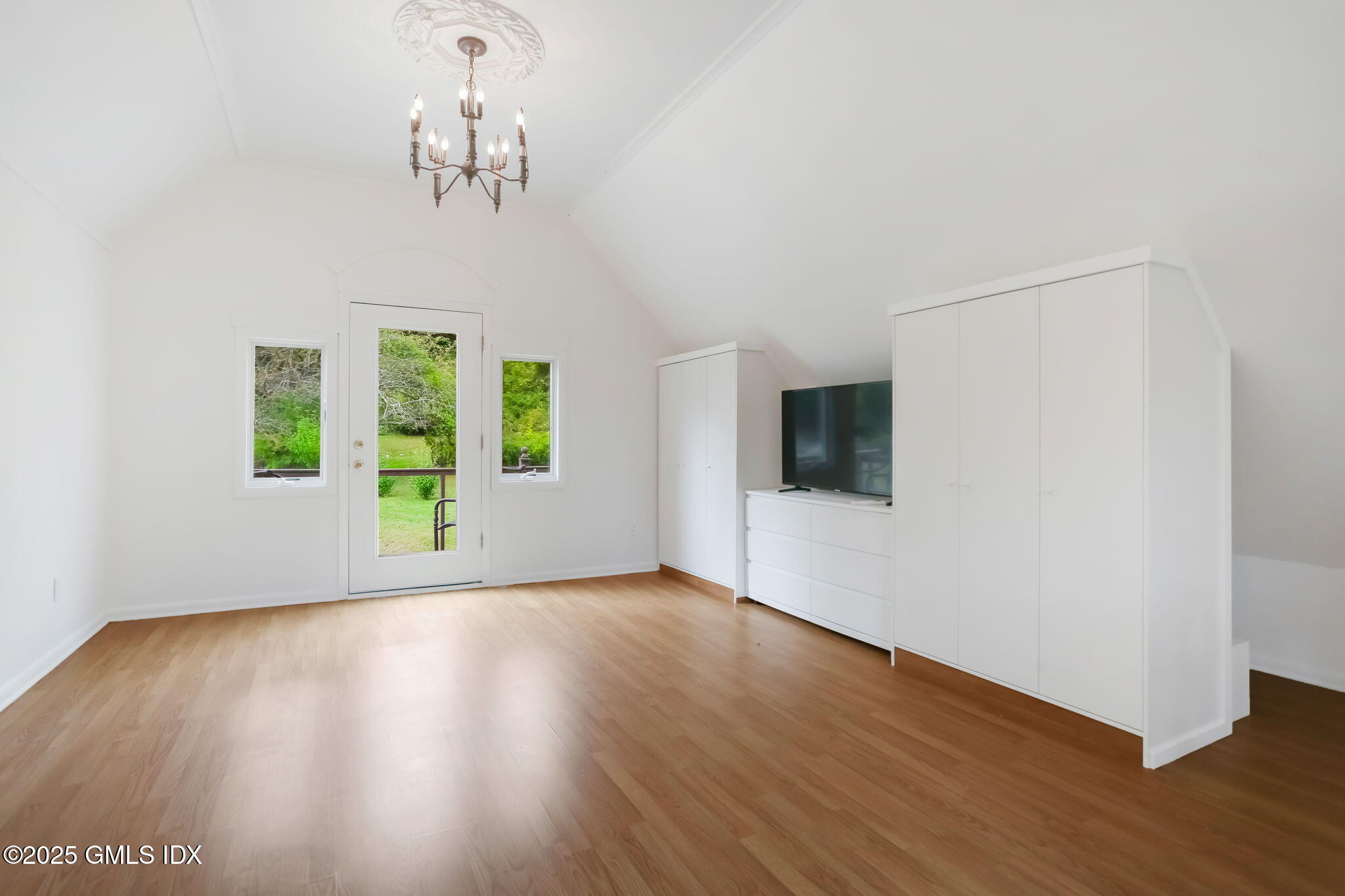 527 Stanwich Road Cottage
