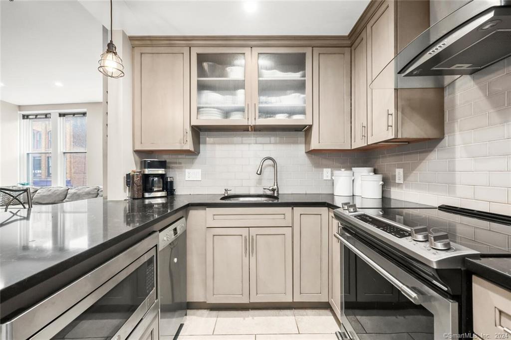 83 Washington Street 2F