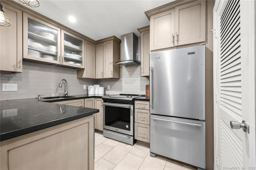 83 Washington Street 2F