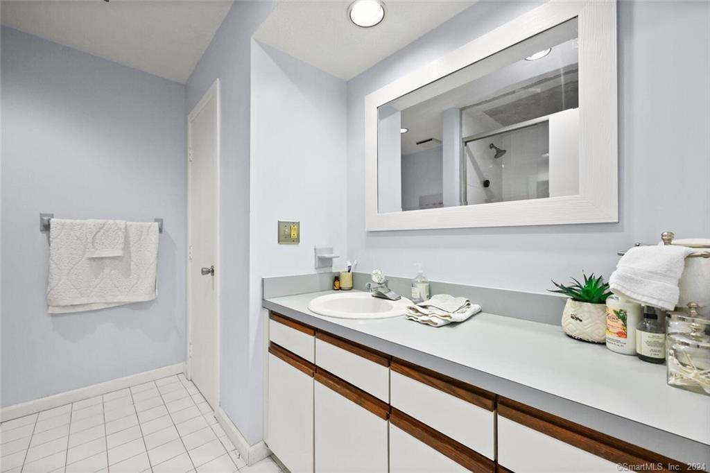 83 Washington Street 2F