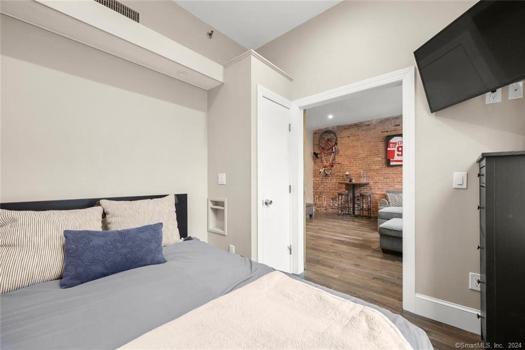 83 Washington Street 2F