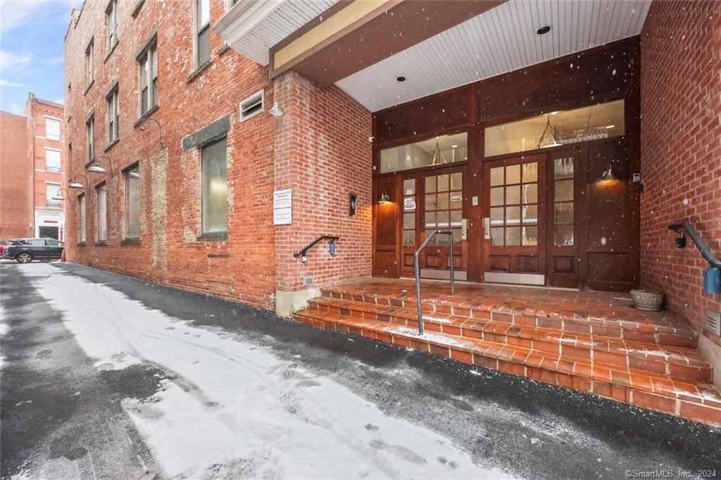 83 Washington Street 2F