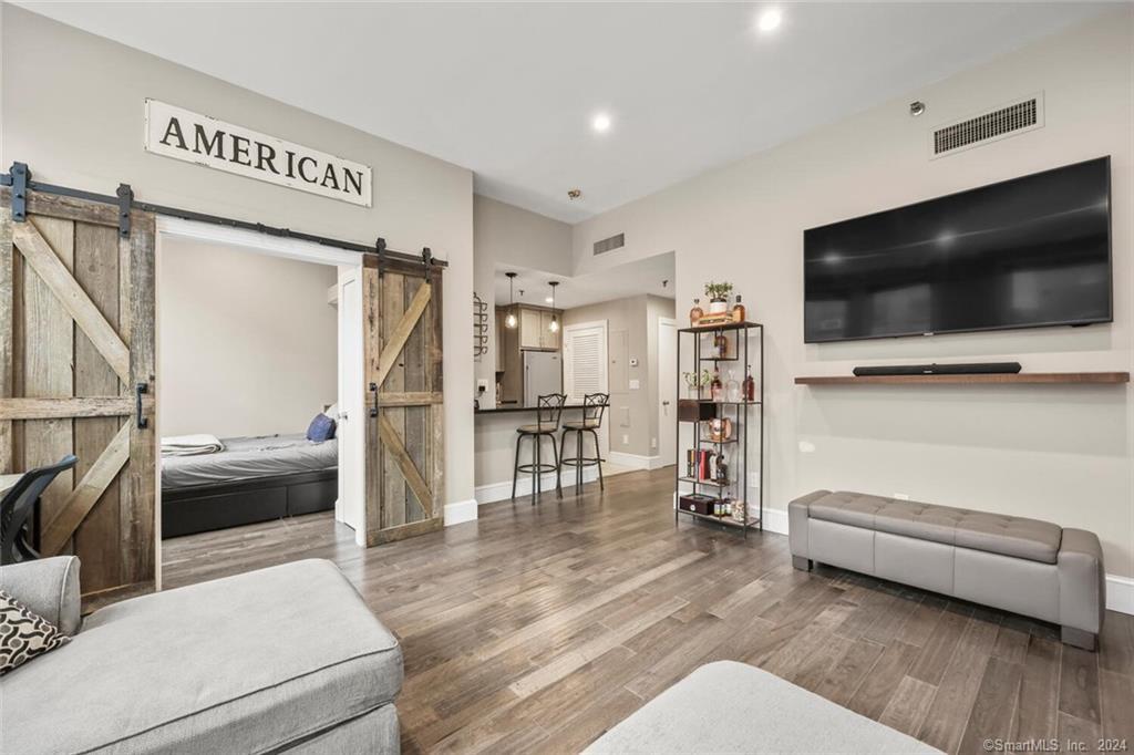 83 Washington Street 2F