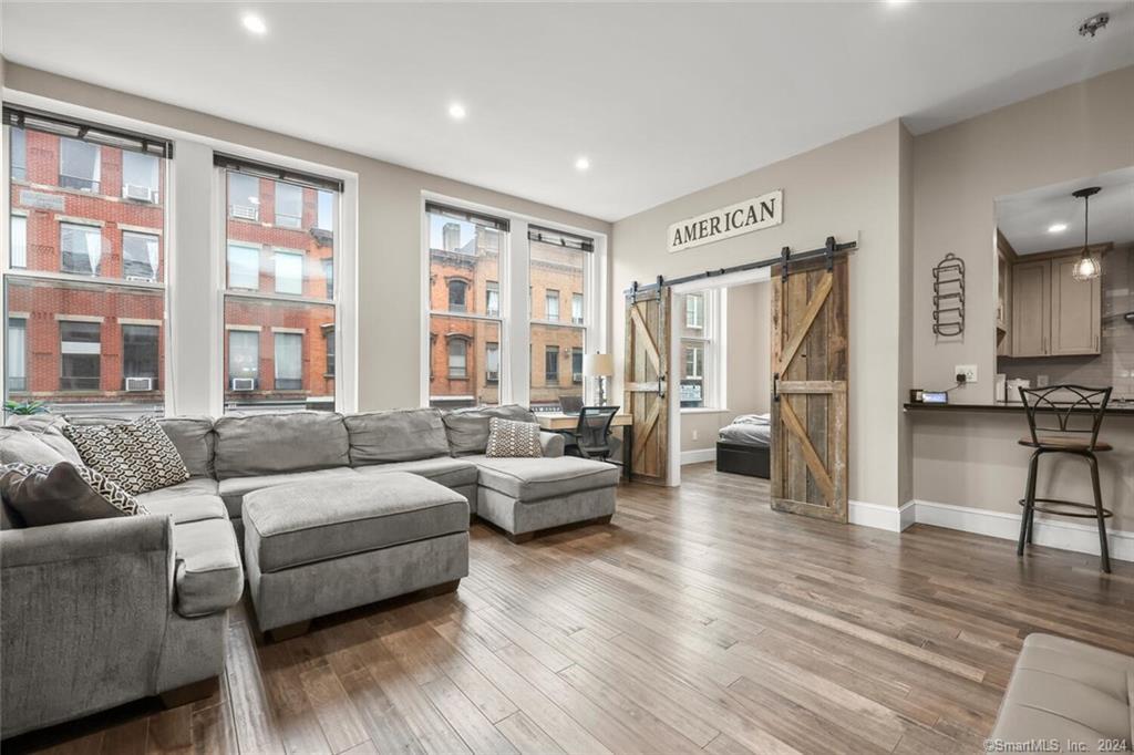 83 Washington Street 2F