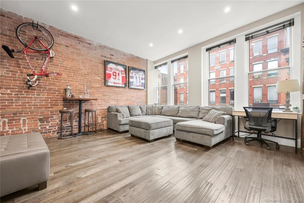 83 Washington Street 2F