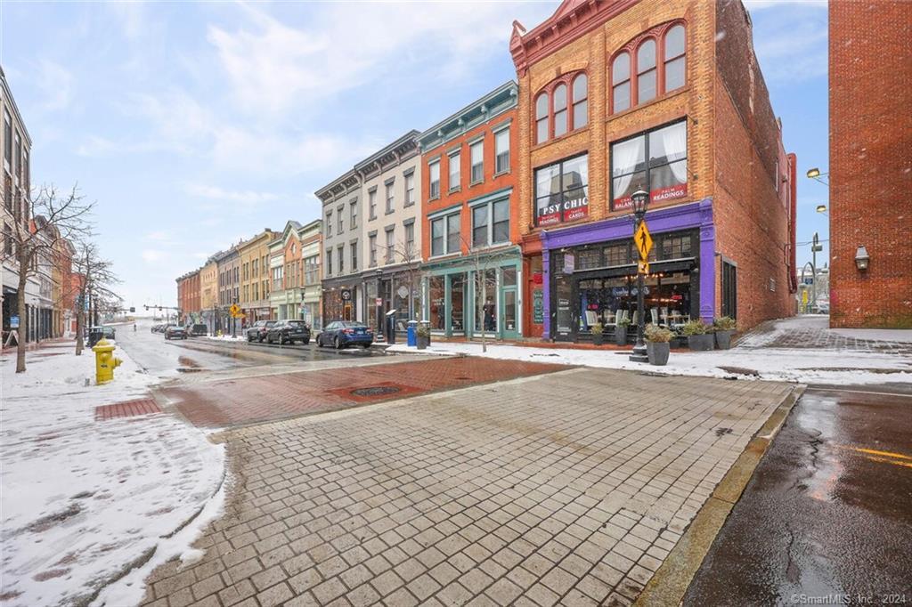 83 Washington Street 2F