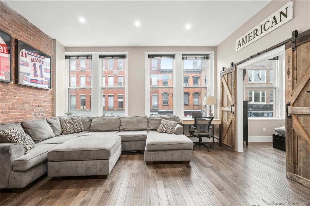 83 Washington Street 2F