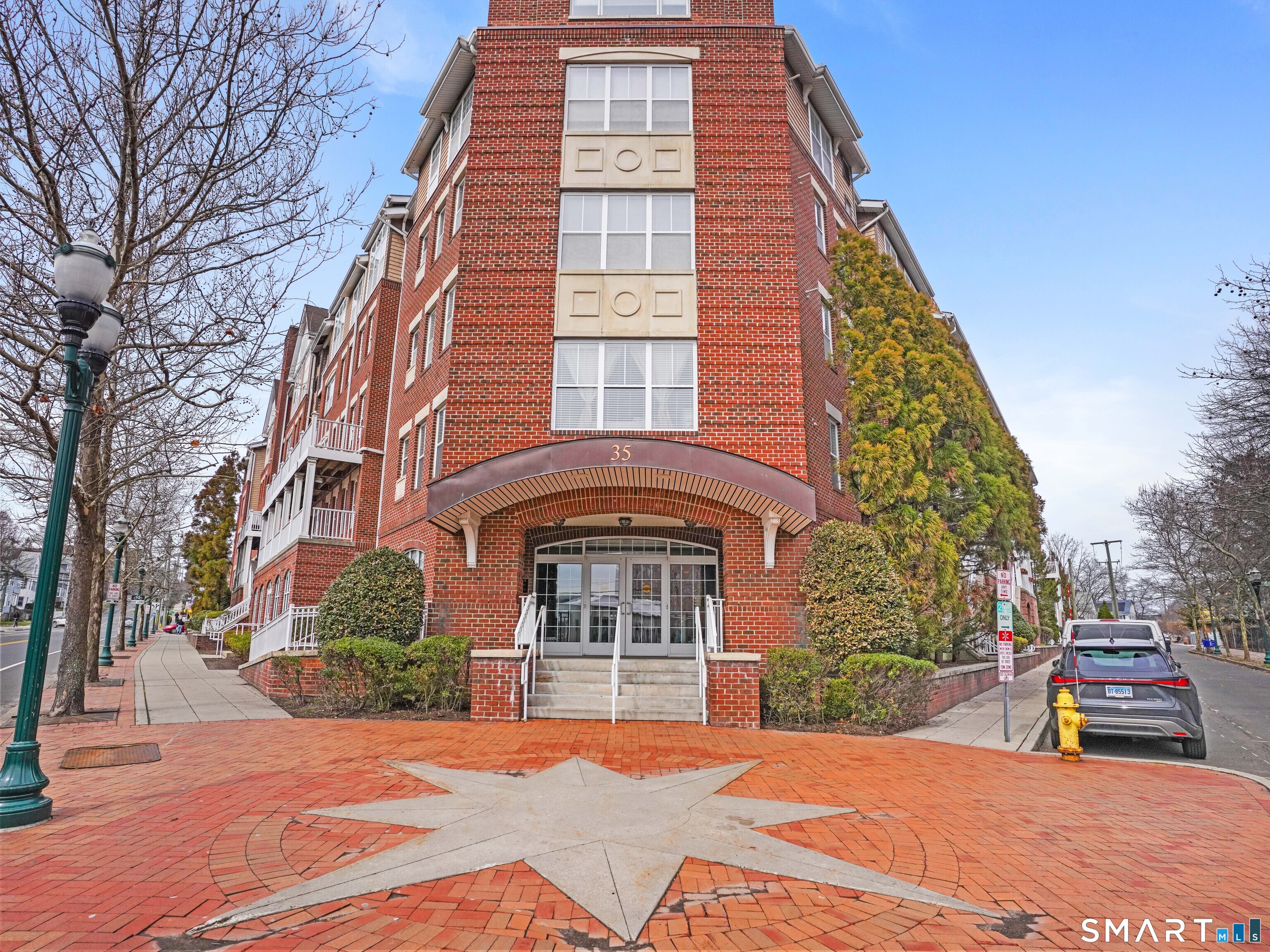 35 W Broad Street 224