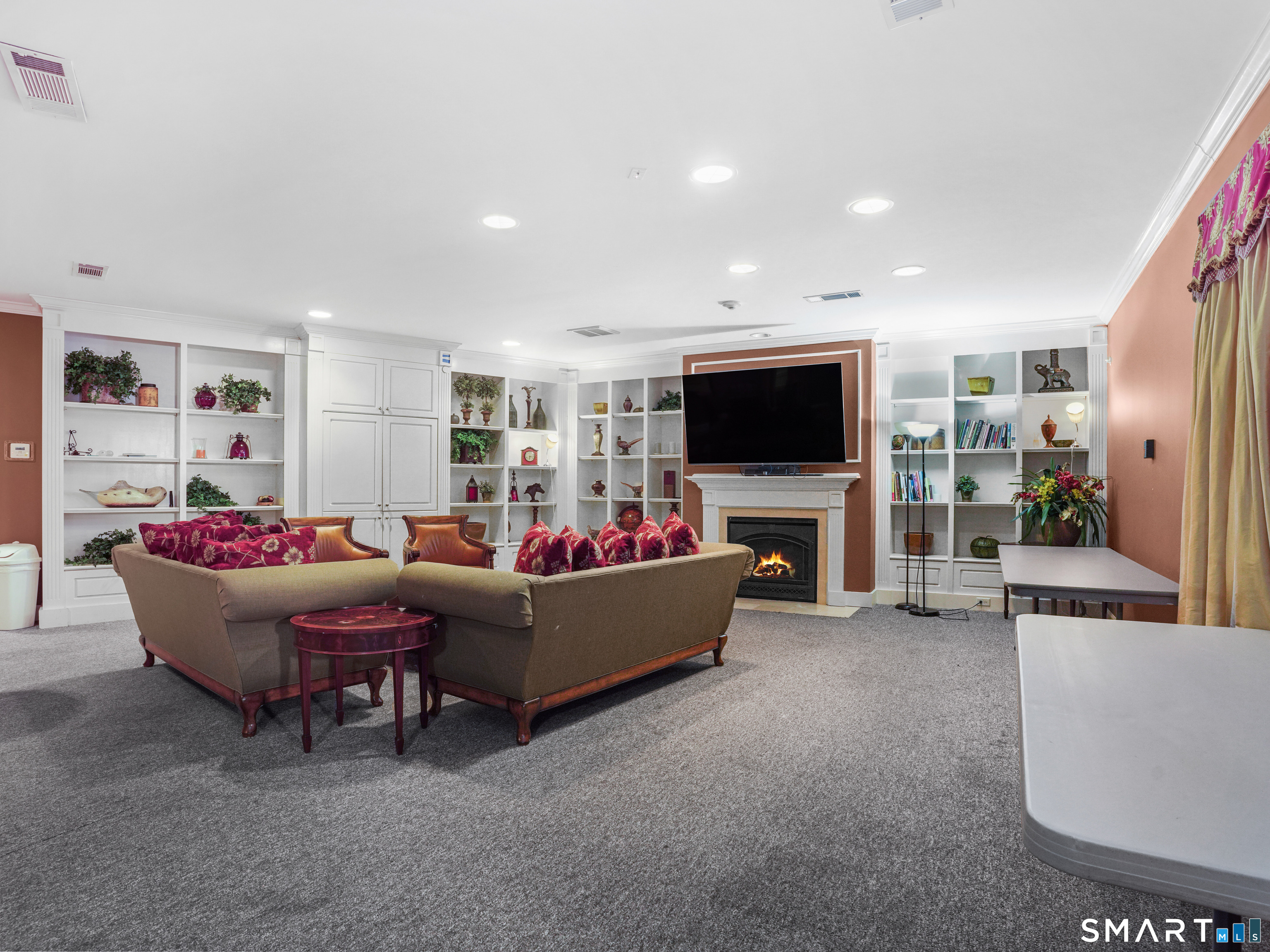 35 W Broad Street 224