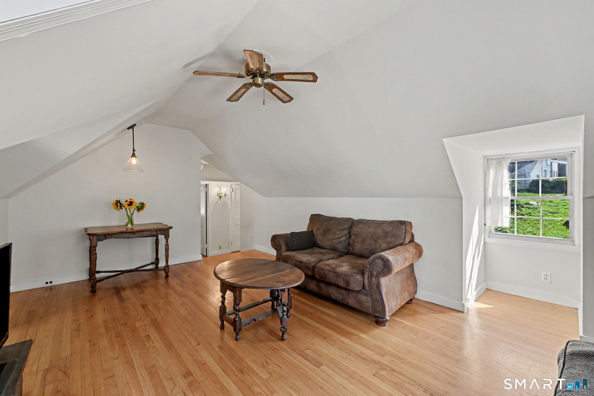 723 Riverbank Road Unit: Garage Cottage