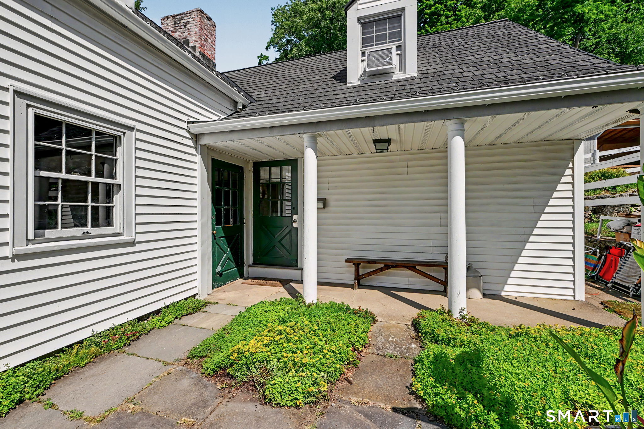 723 Riverbank Road Unit: Garage Cottage