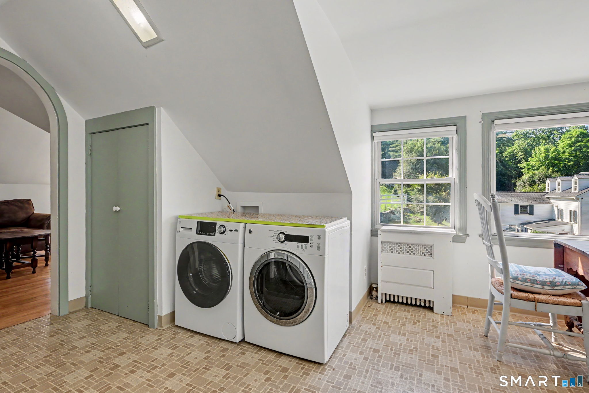 723 Riverbank Road Unit: Garage Cottage