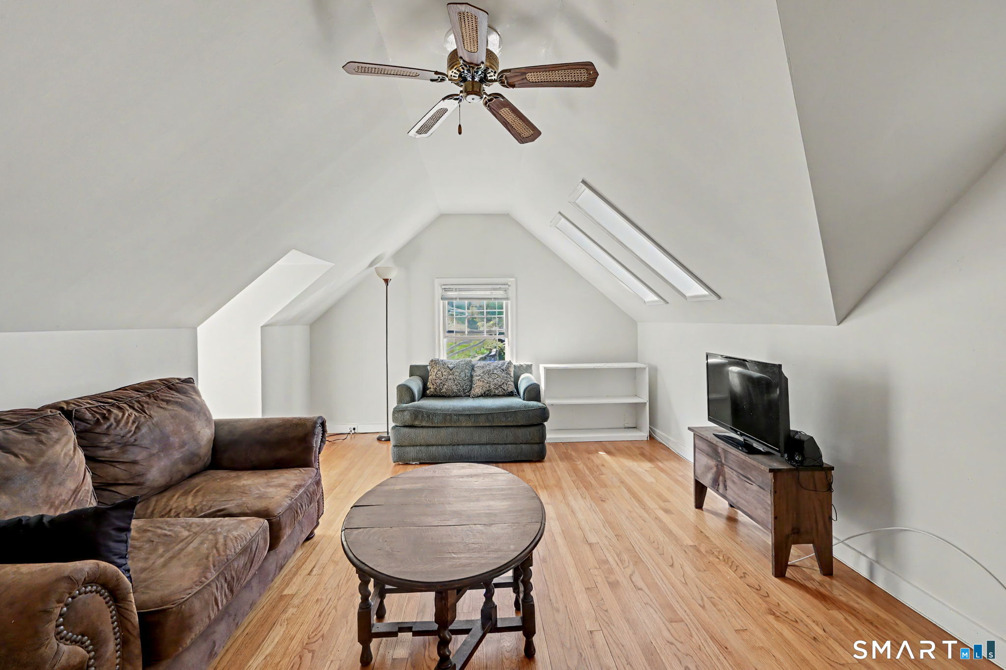 723 Riverbank Road Unit: Garage Cottage