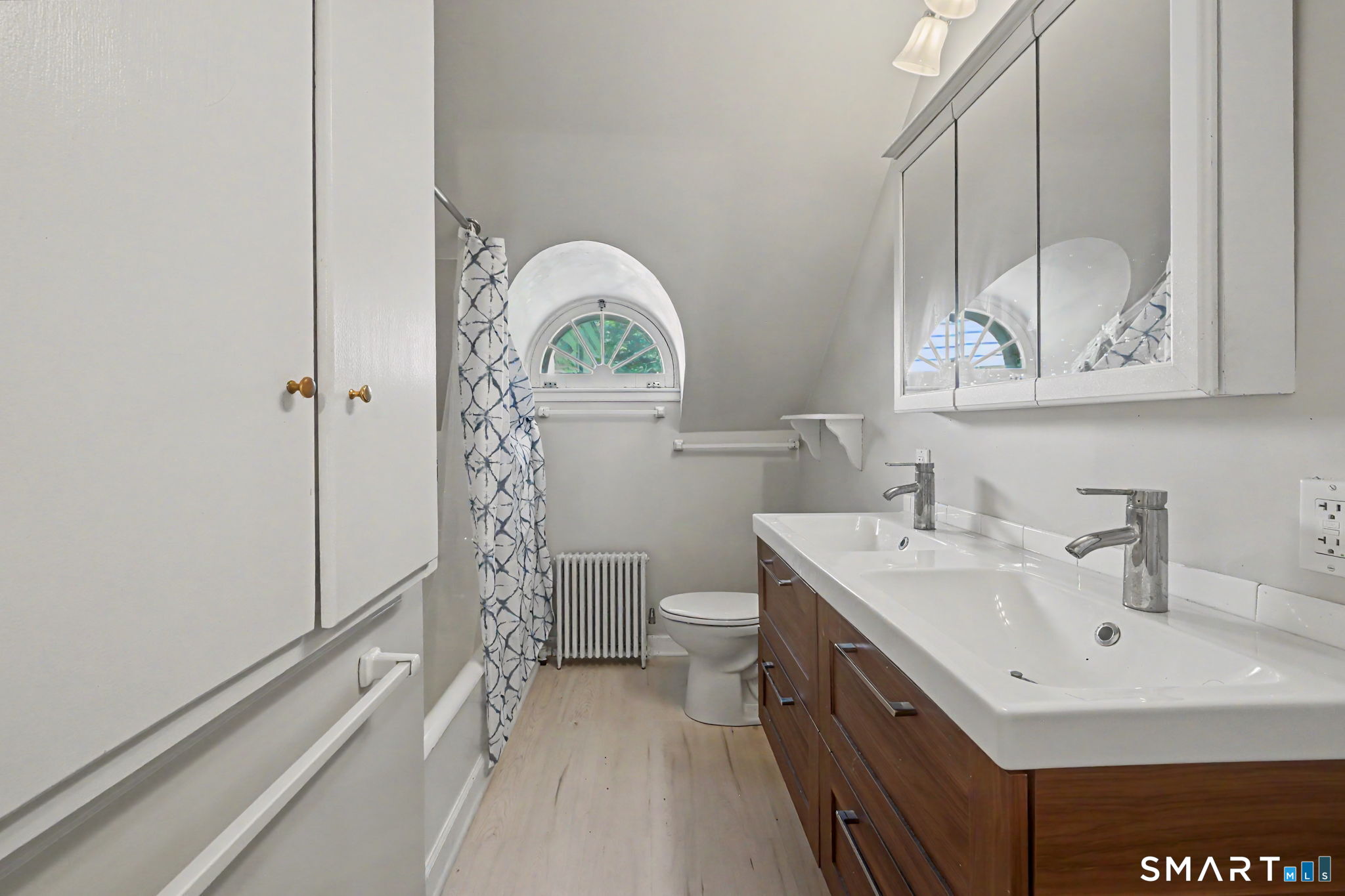 723 Riverbank Road Unit: Garage Cottage