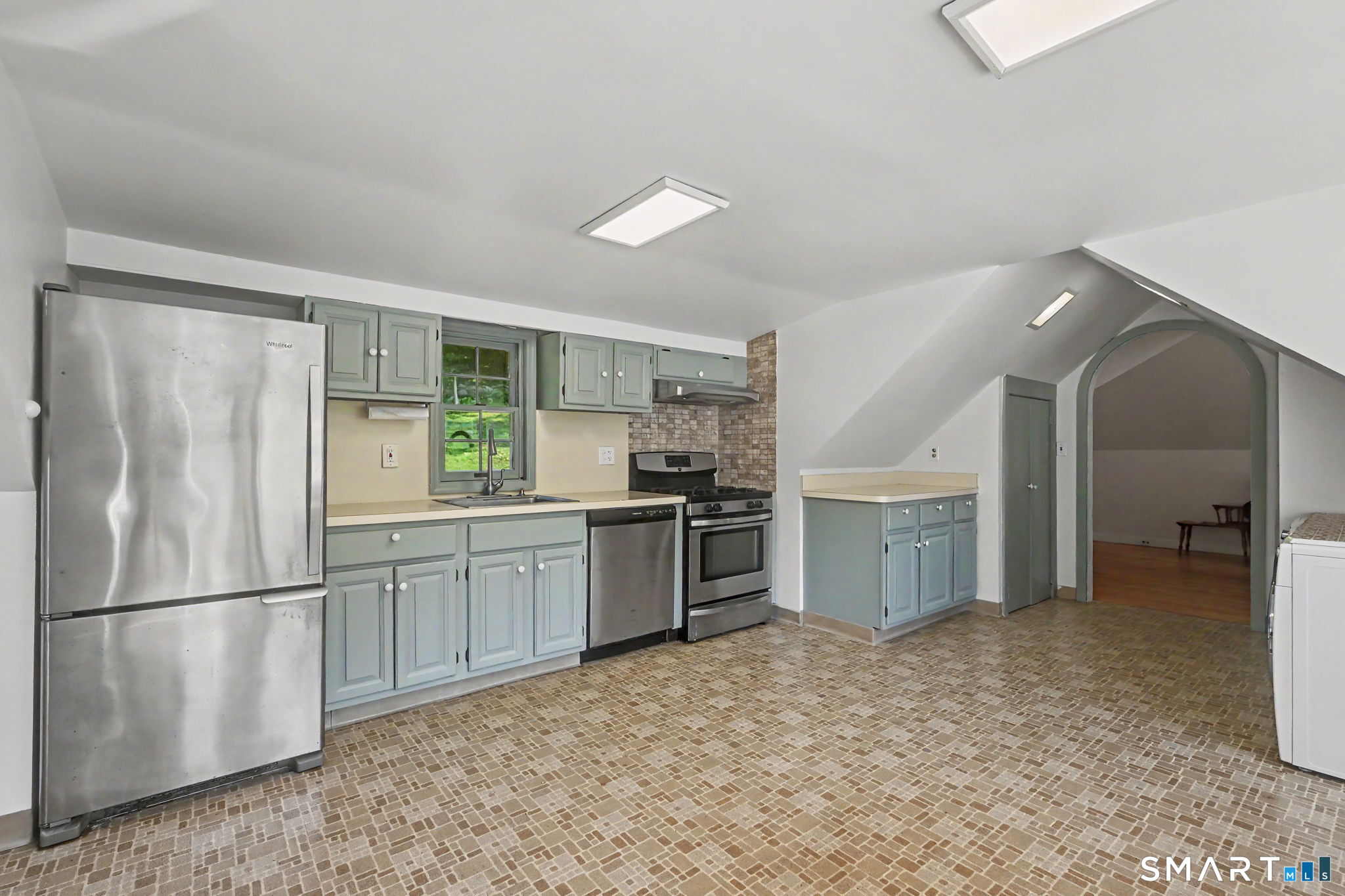 723 Riverbank Road Unit: Garage Cottage