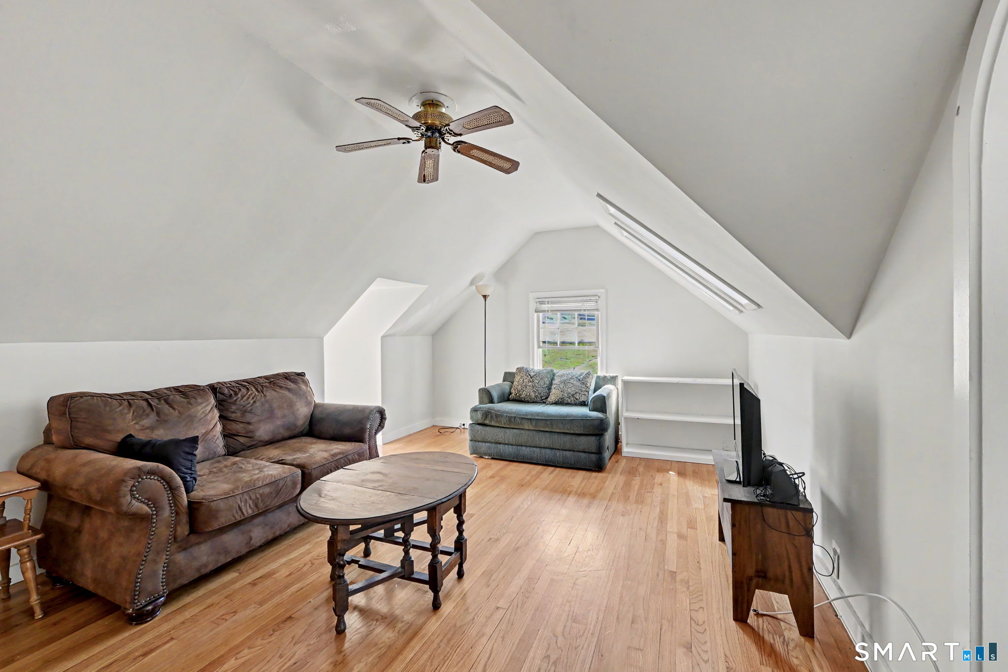 723 Riverbank Road Unit: Garage Cottage