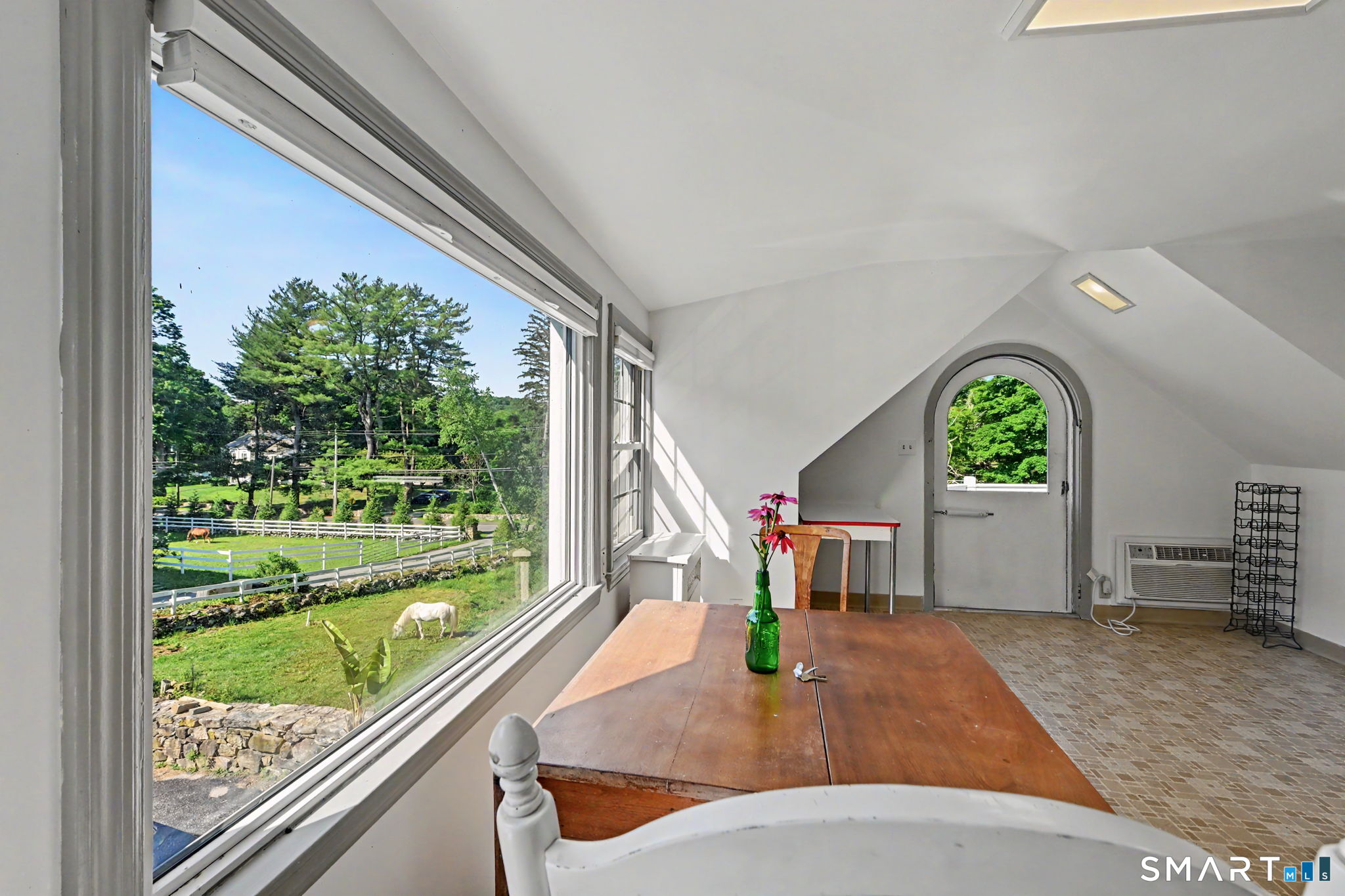 723 Riverbank Road Unit: Garage Cottage
