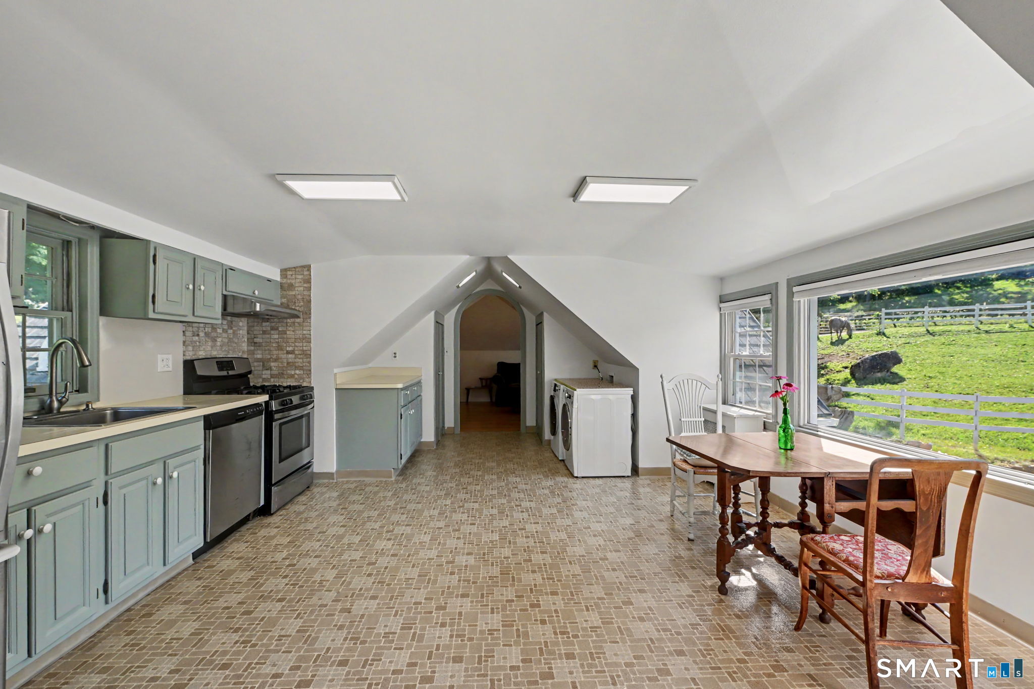 723 Riverbank Road Unit: Garage Cottage