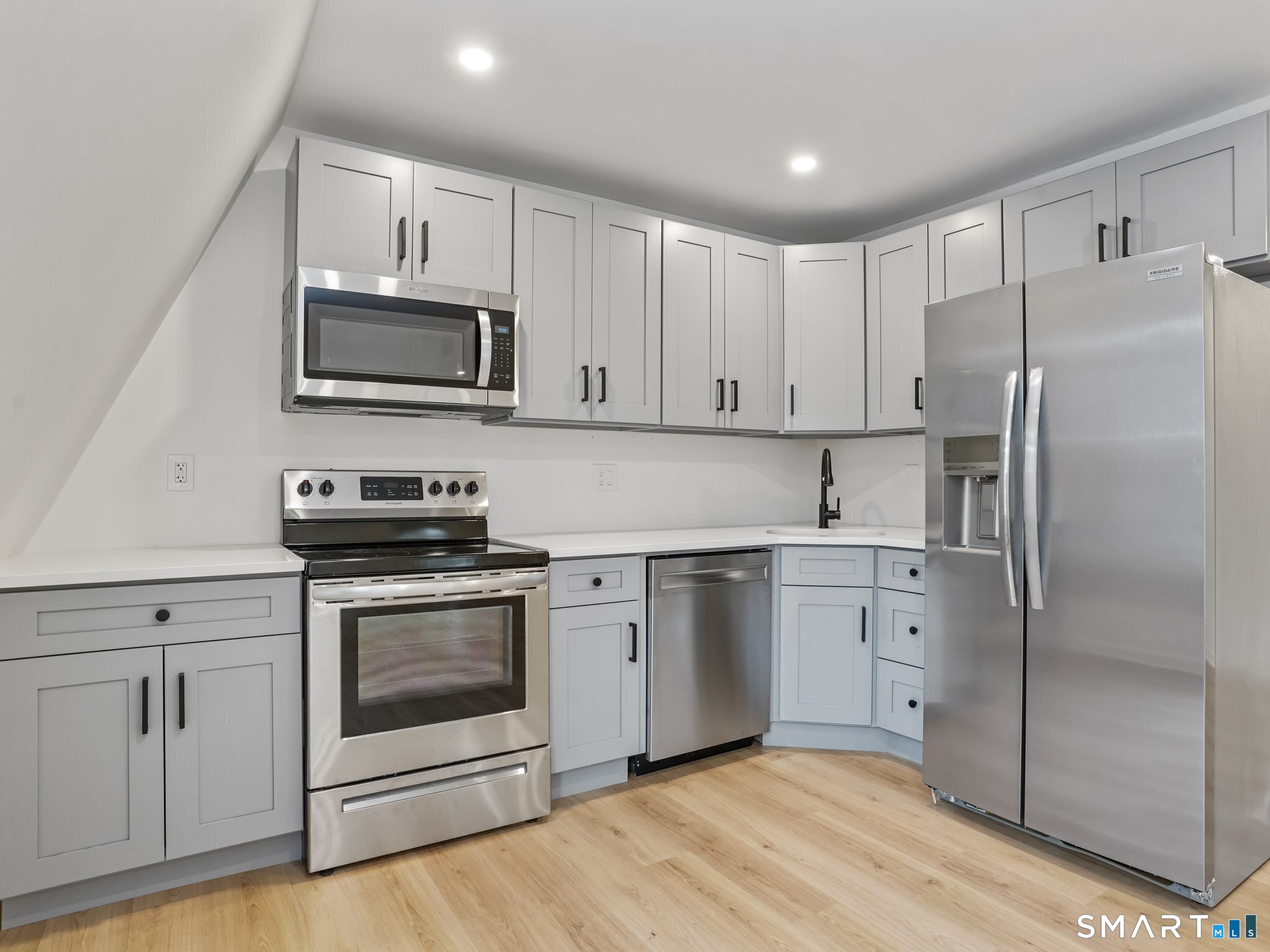 678 Atlantic Street Unit: 3