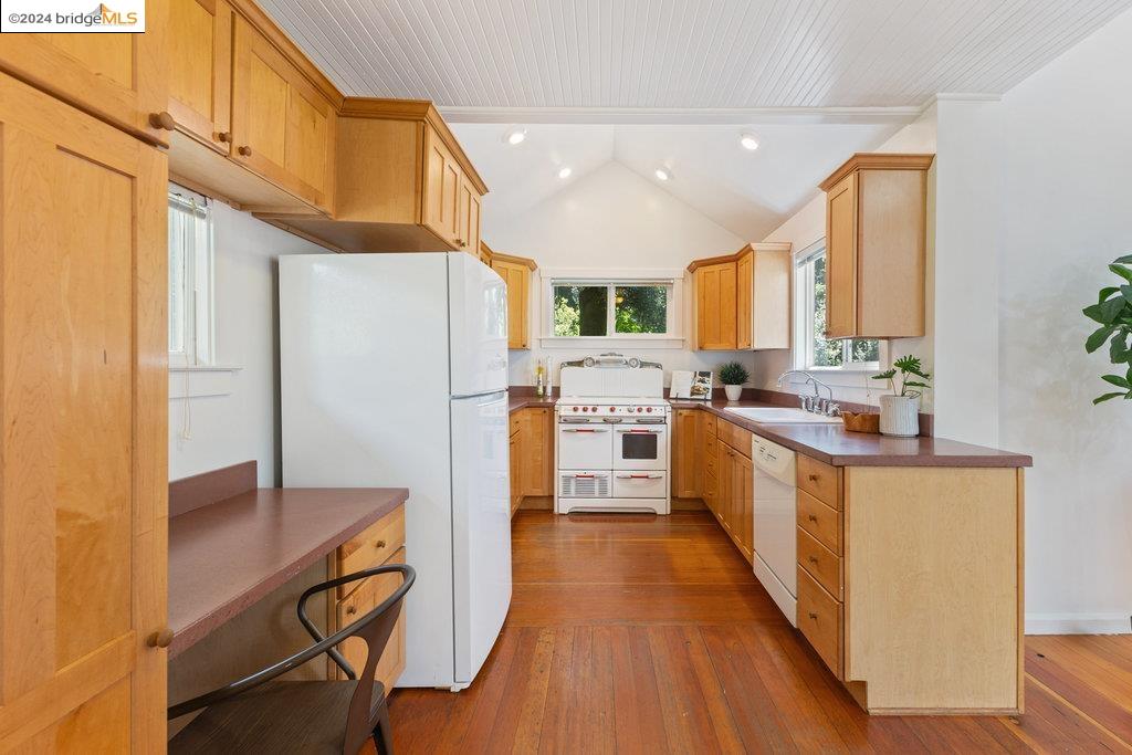 340 Redwood Hwy