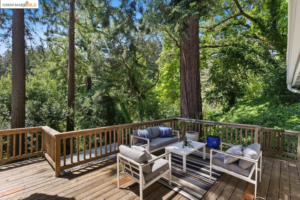 340 Redwood Hwy