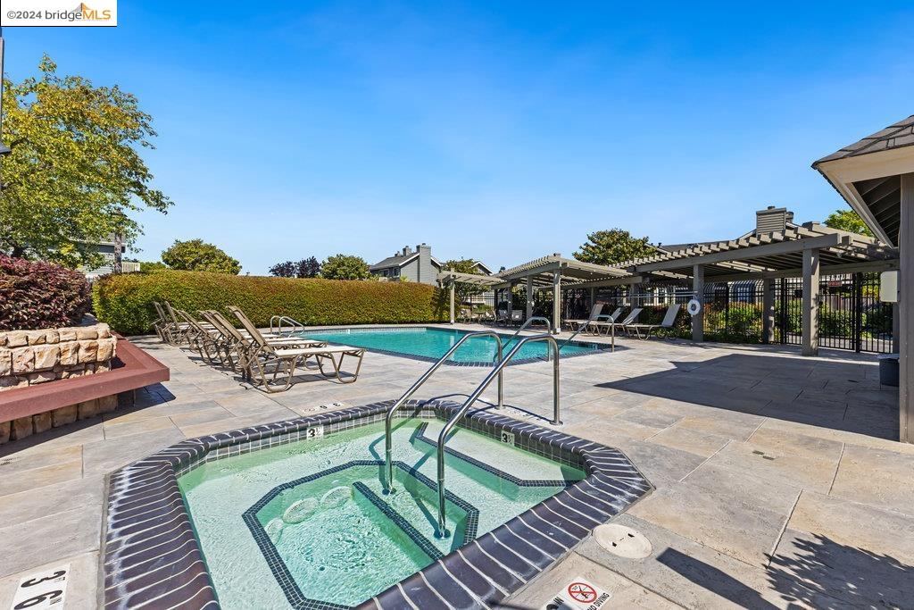 13 Palm Beach Ln
