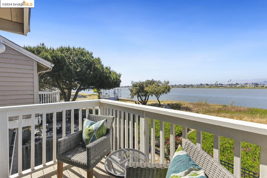 13 Palm Beach Ln