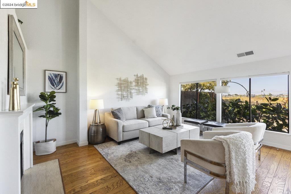 13 Palm Beach Ln