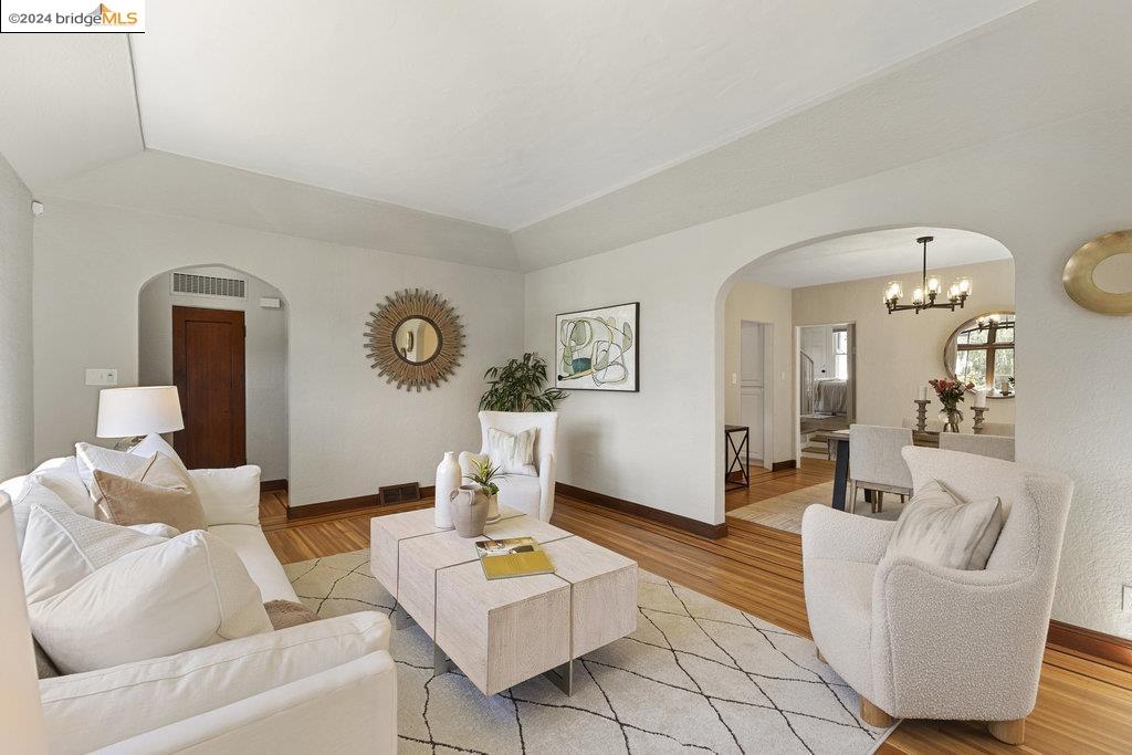 4093 Waterhouse Rd