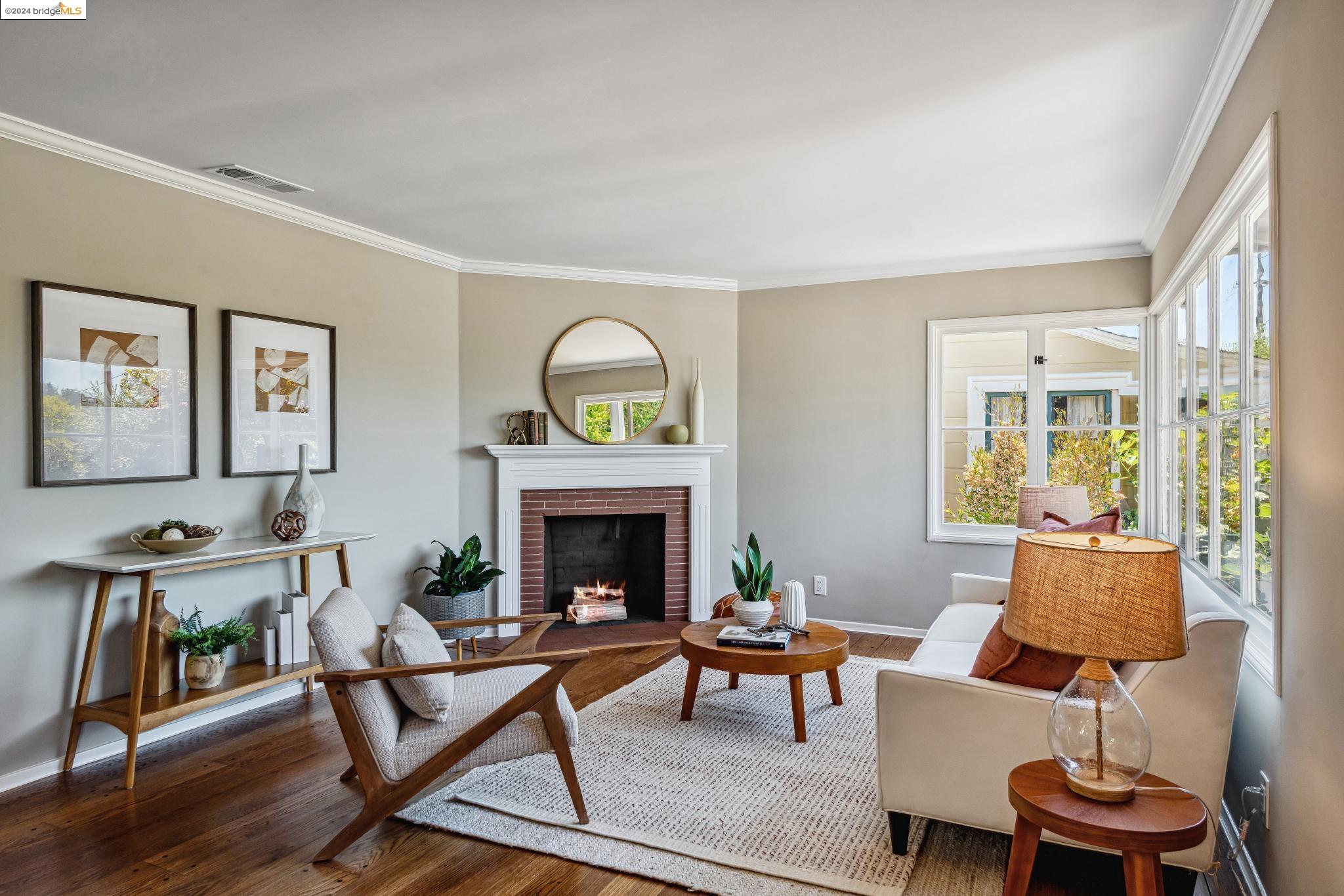 224 Ashbury Ave