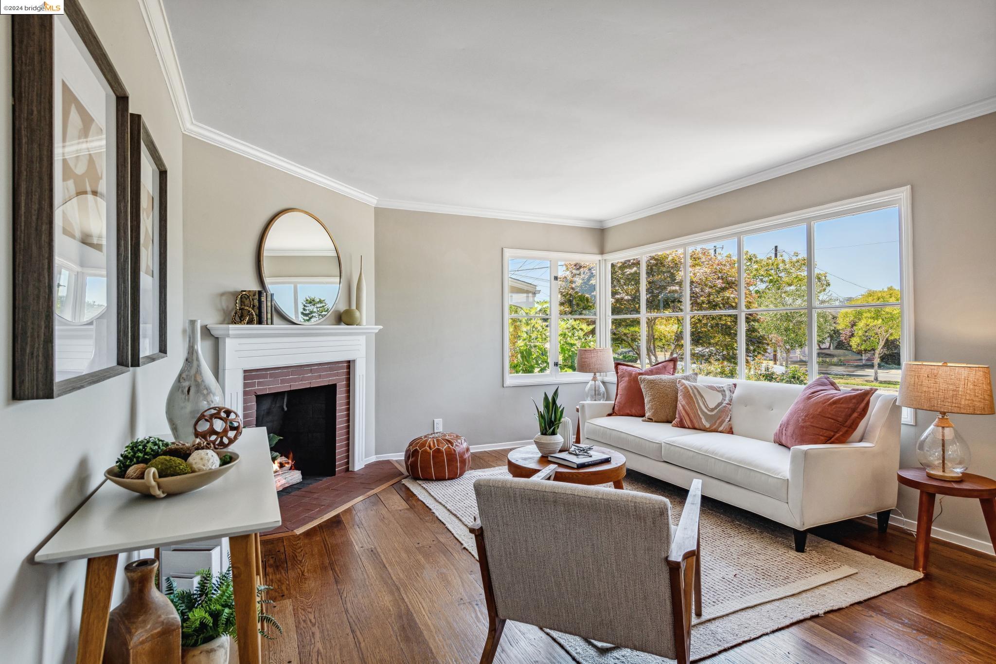 224 Ashbury Ave