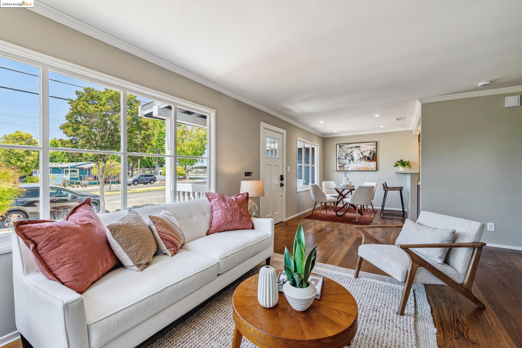 224 Ashbury Ave