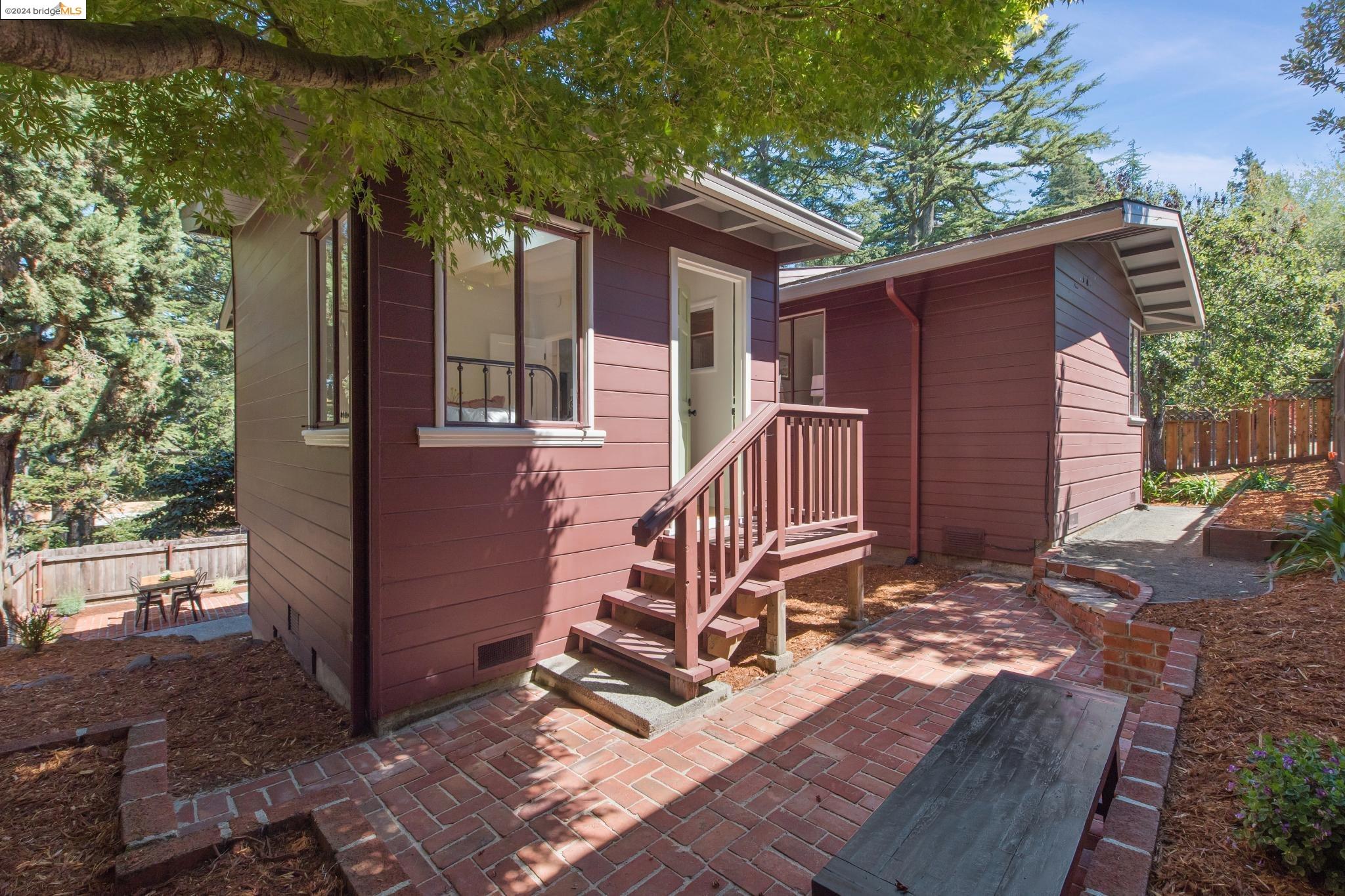 55 Sunset Ln