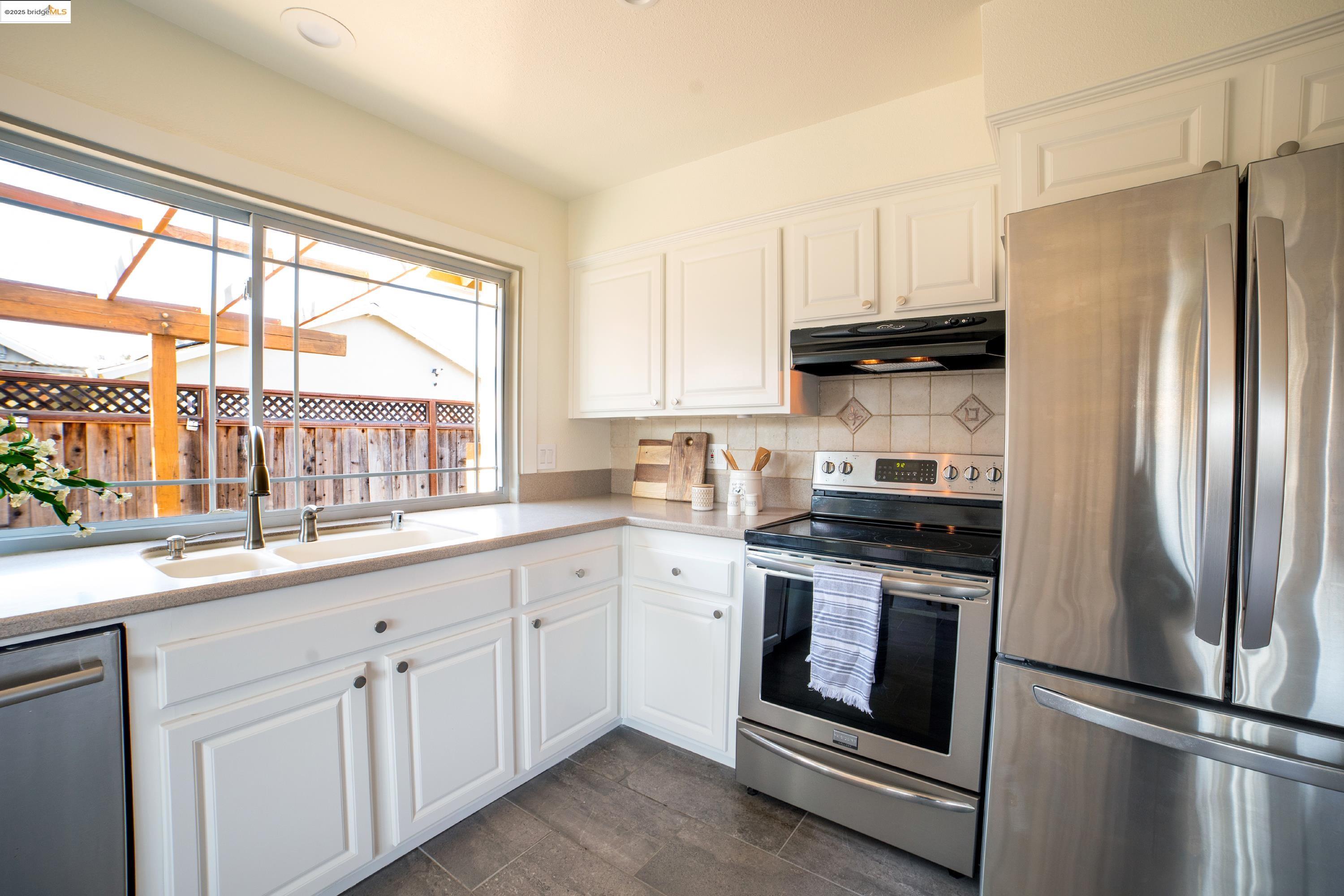 2710 Lyon Cir