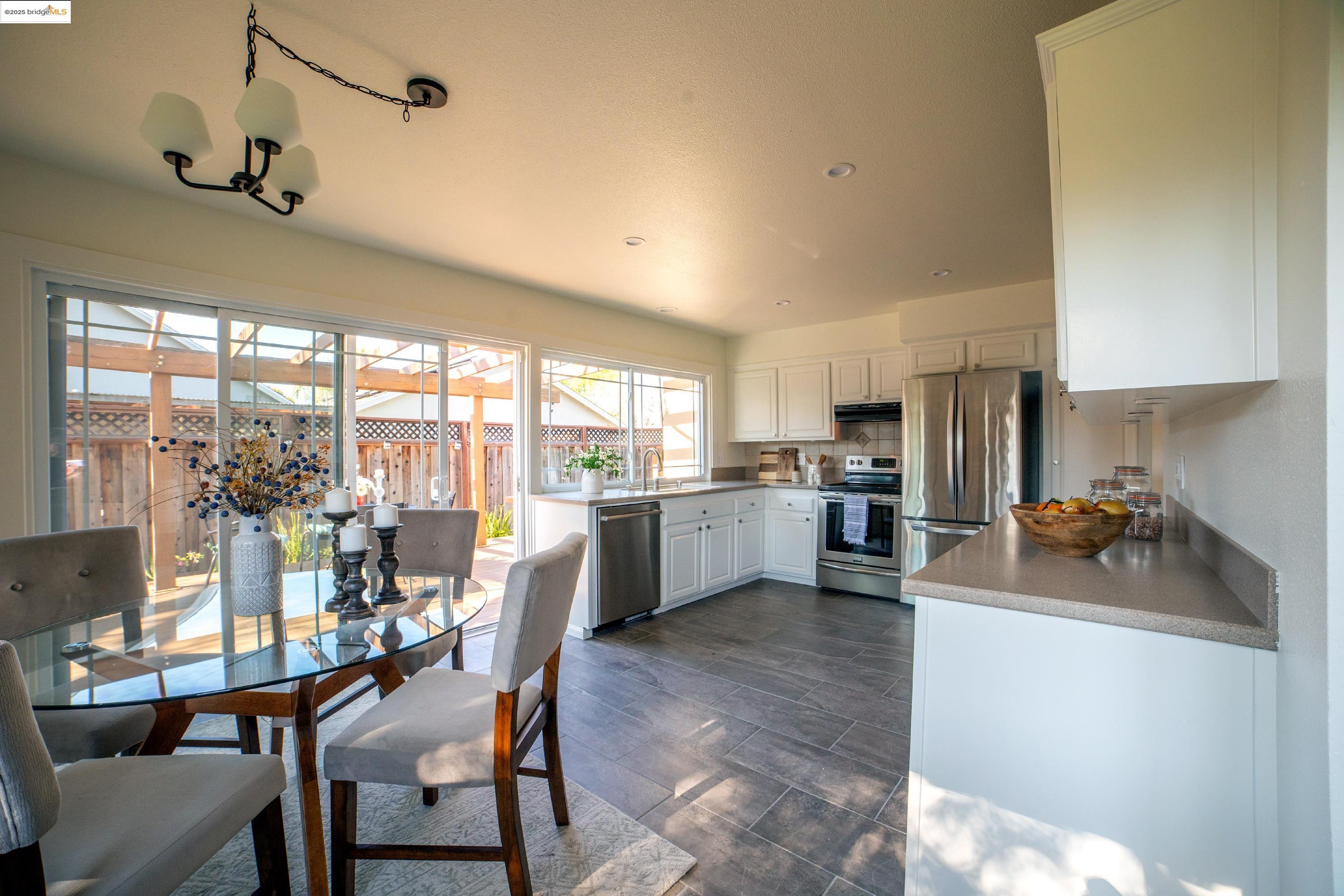 2710 Lyon Cir