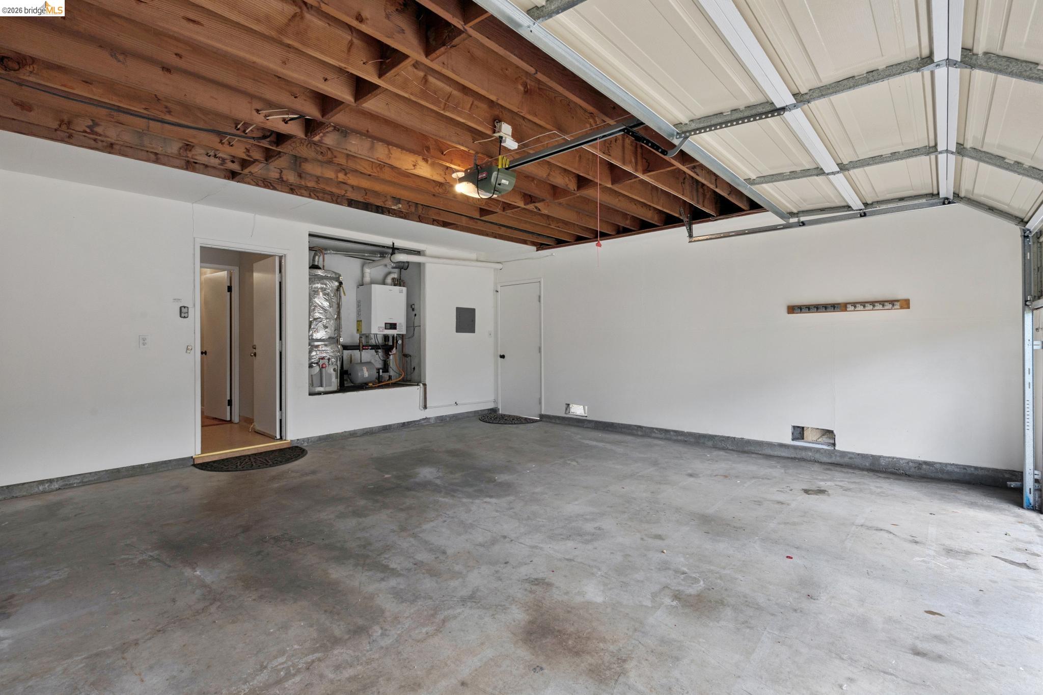 6819 Blake St