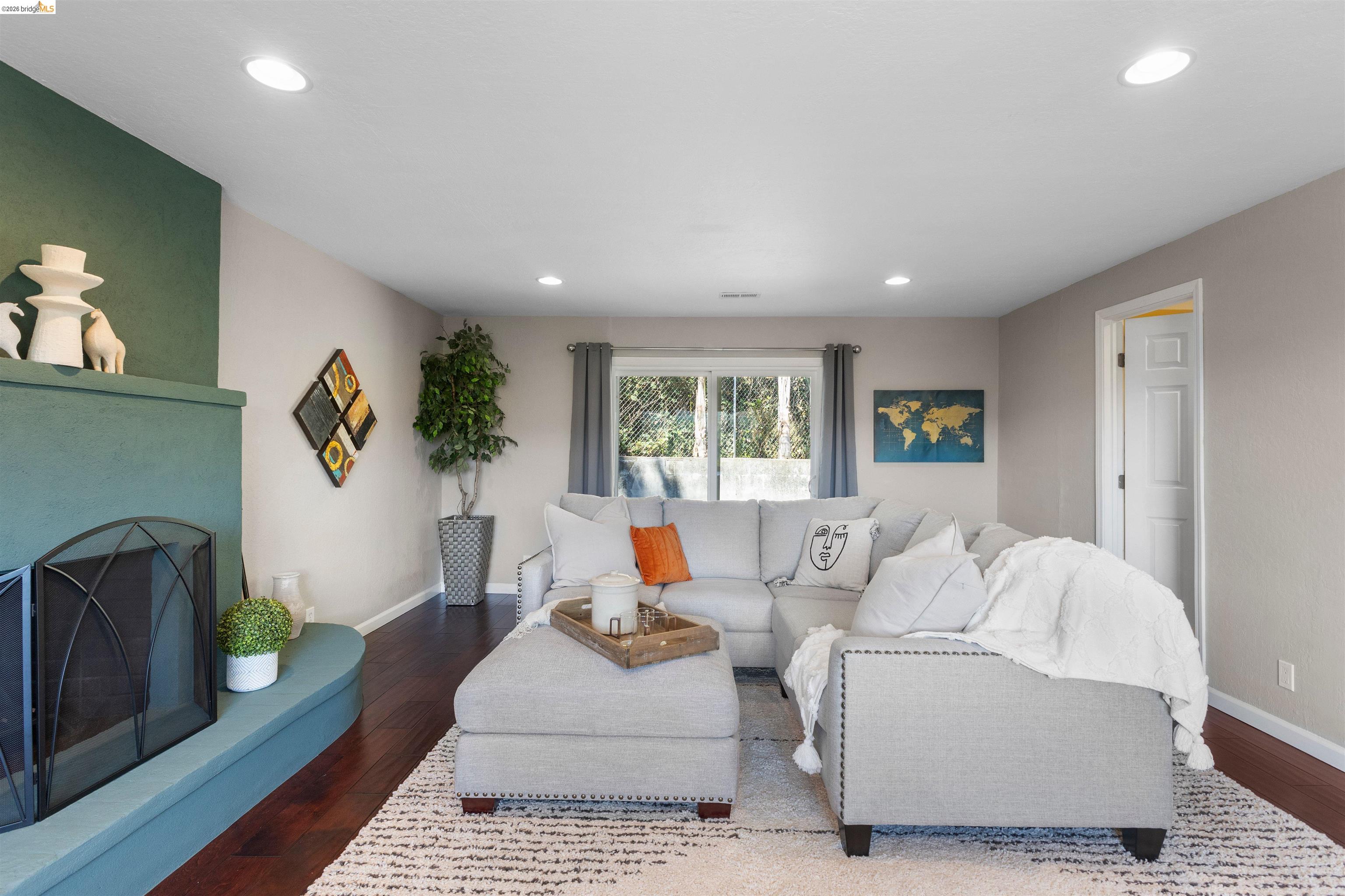 8019 Sterling Dr
