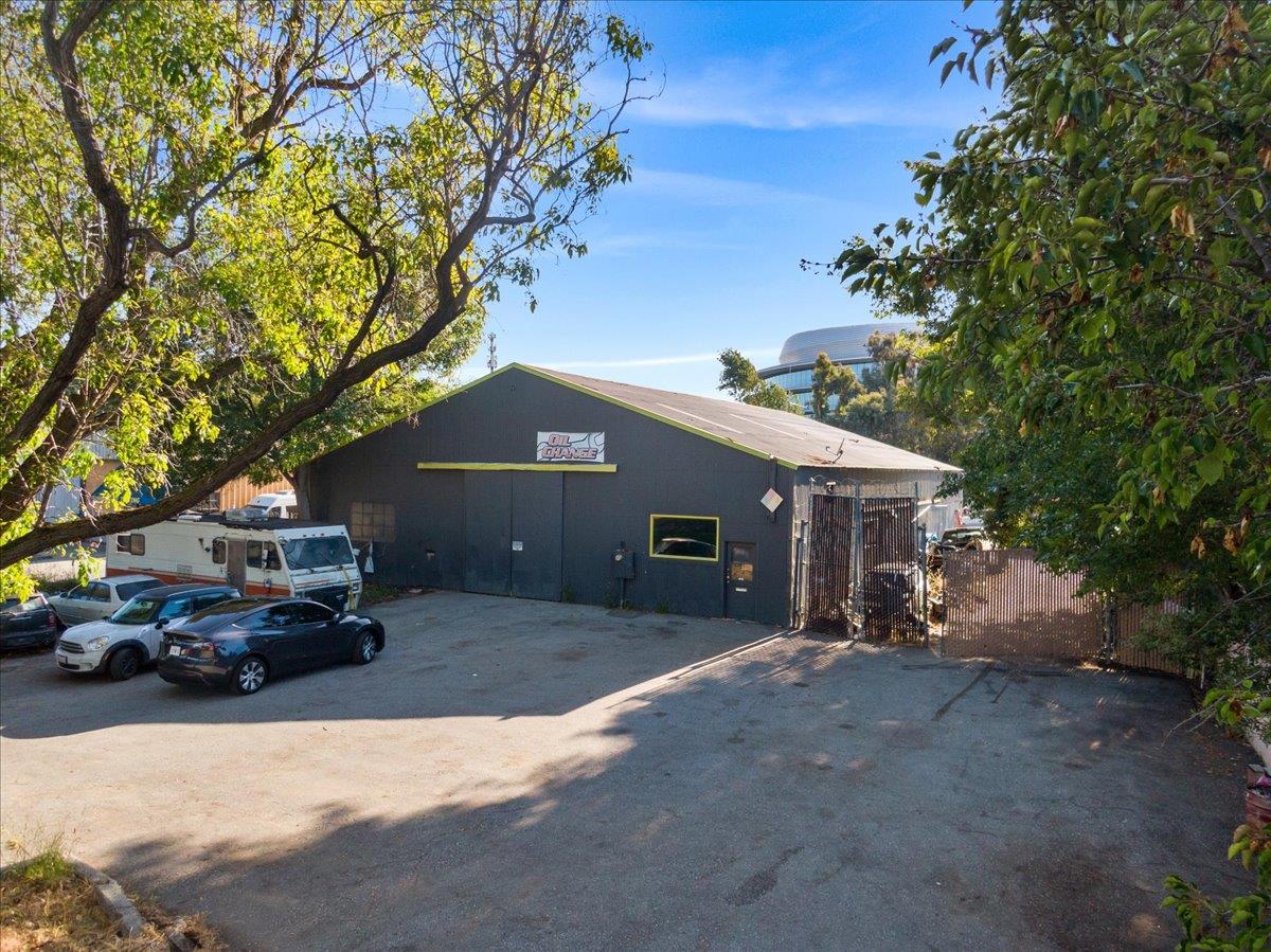 295 Commercial ST
