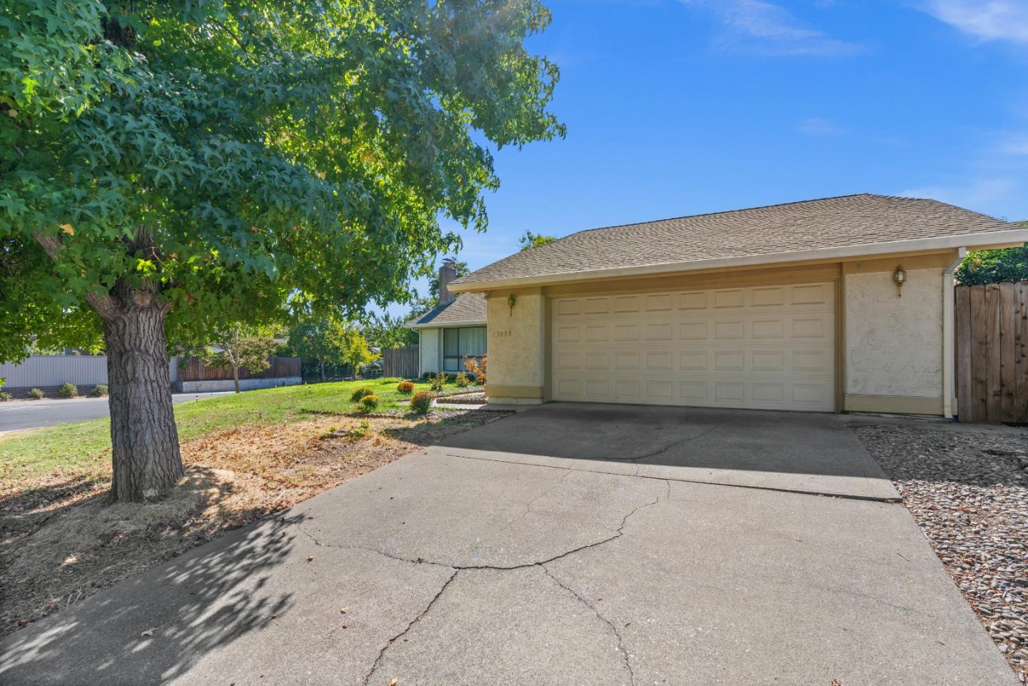 5050 Larchwood WAY