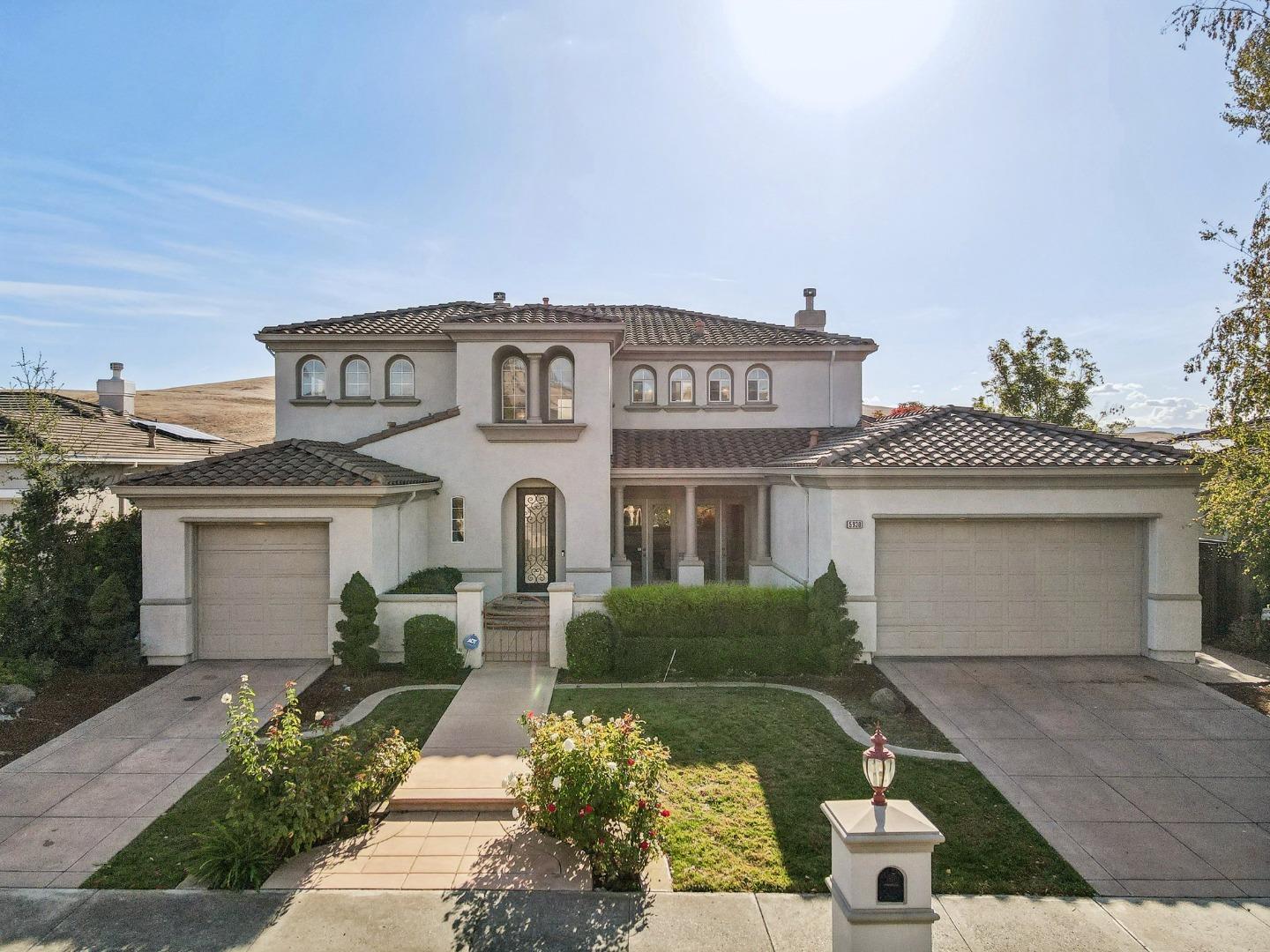 5930 Gleneagles CIR