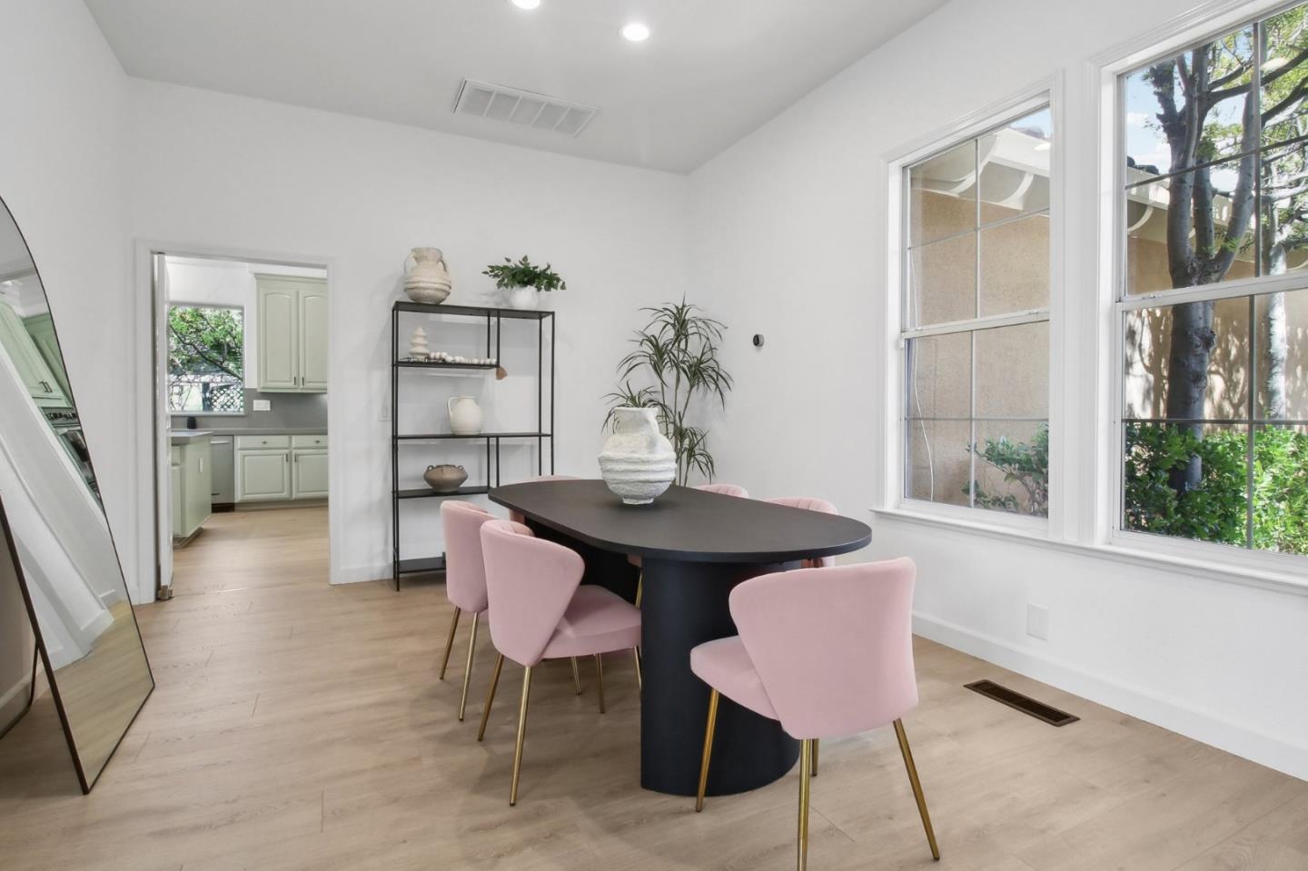 1600 Toulon CT