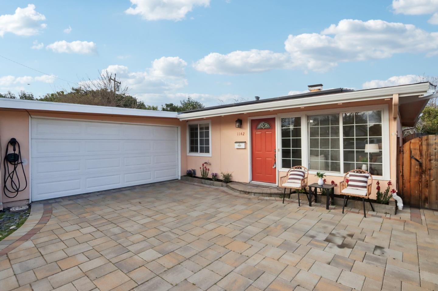 1142 Candlewood CT